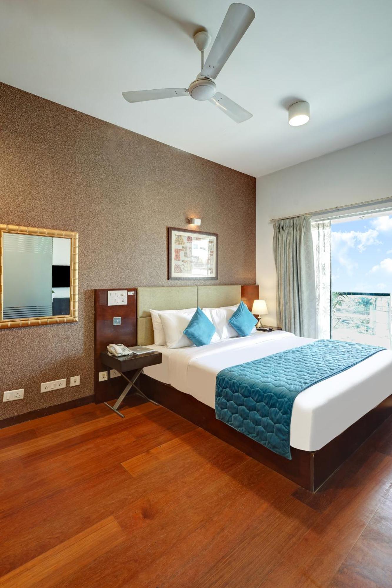 91 Golf Course Road Hotel 3*