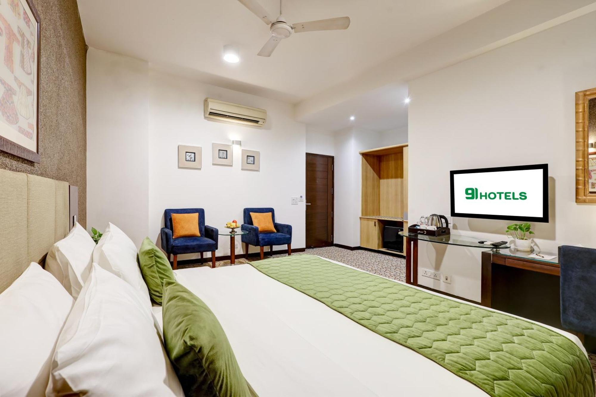 91 Golf Course Road 3*