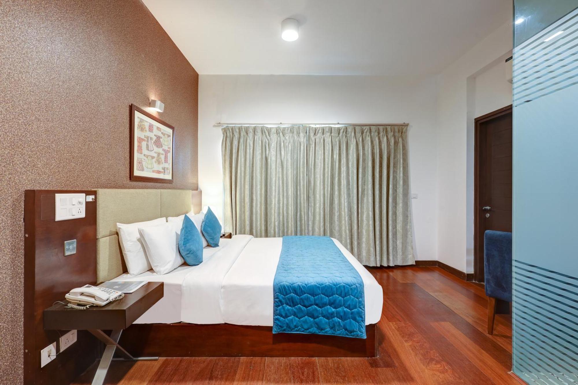 91 Golf Course Road Hotel