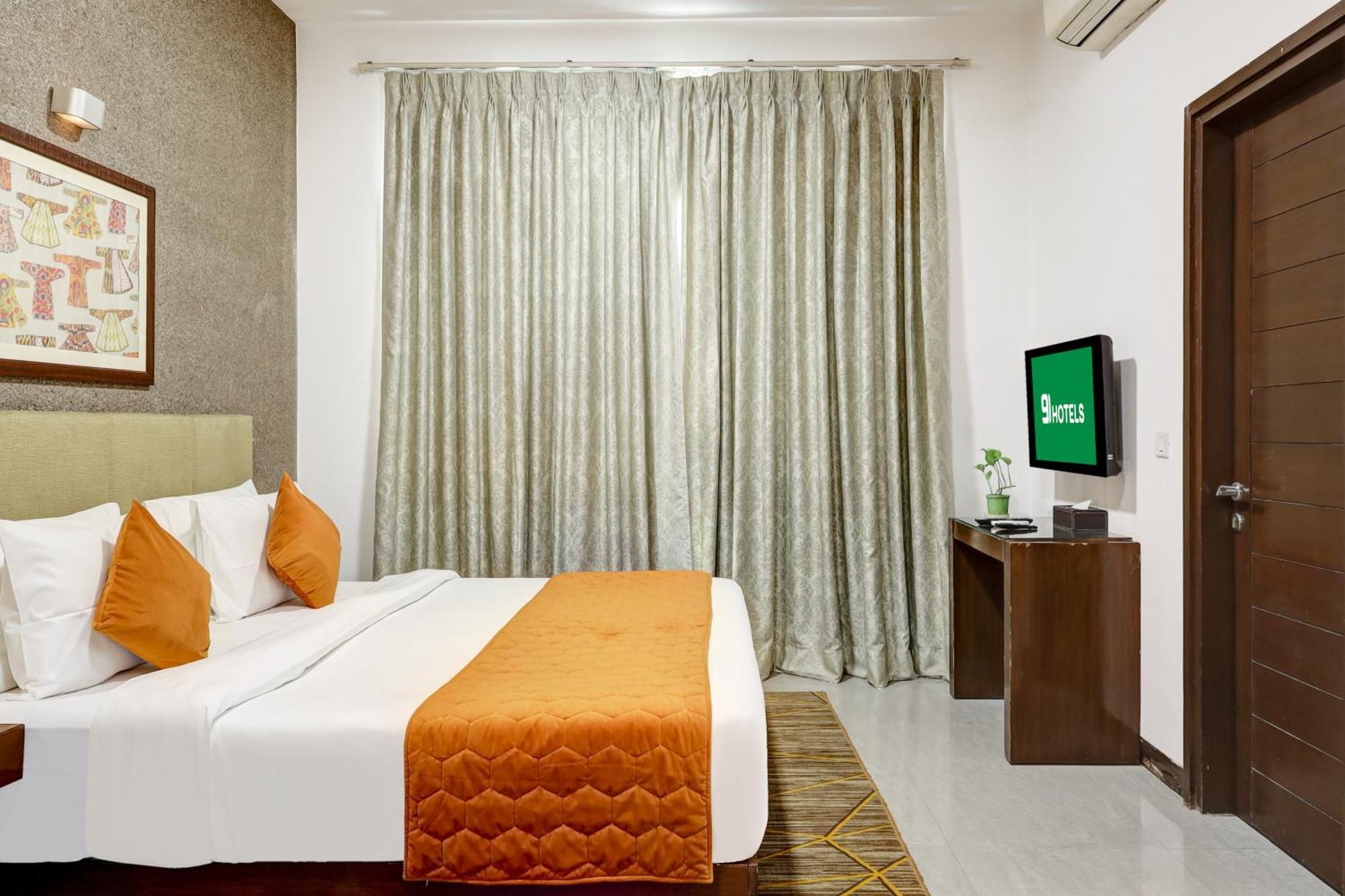 91 Golf Course Road 3*