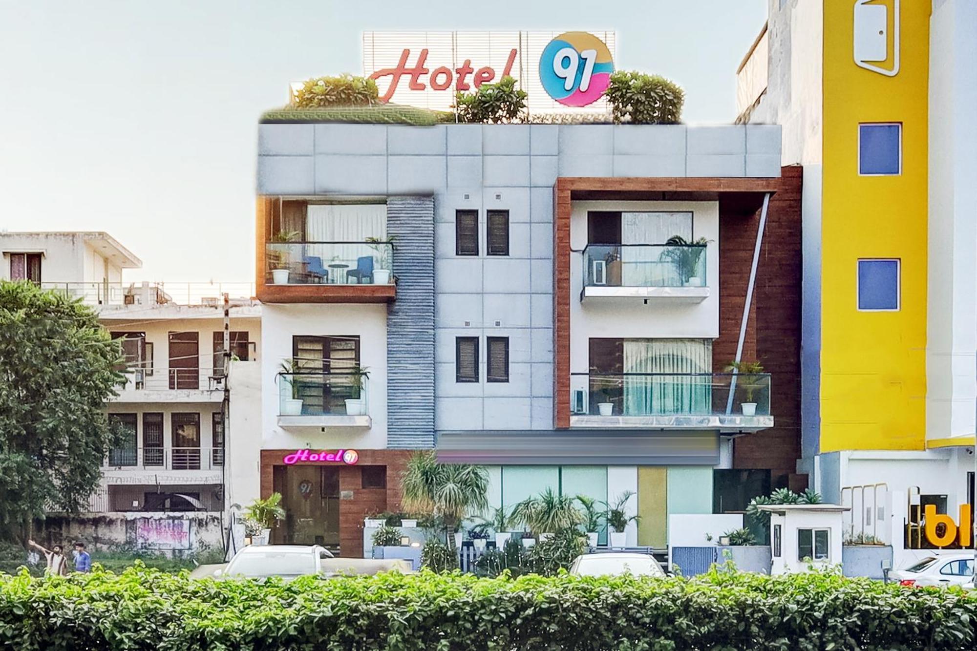 Hotel 91 Golf Course Road 3*