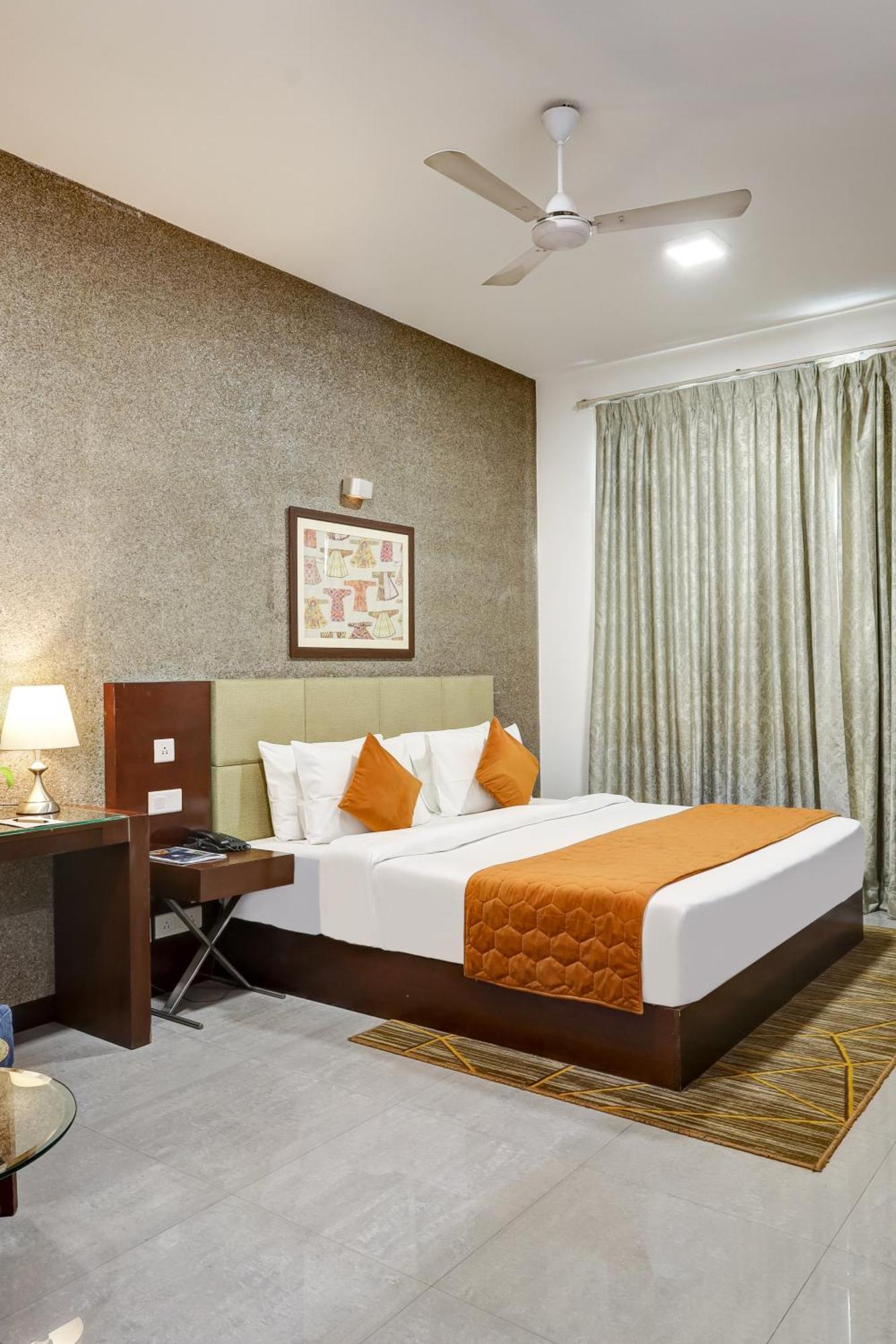 91 Golf Course Road Hotel