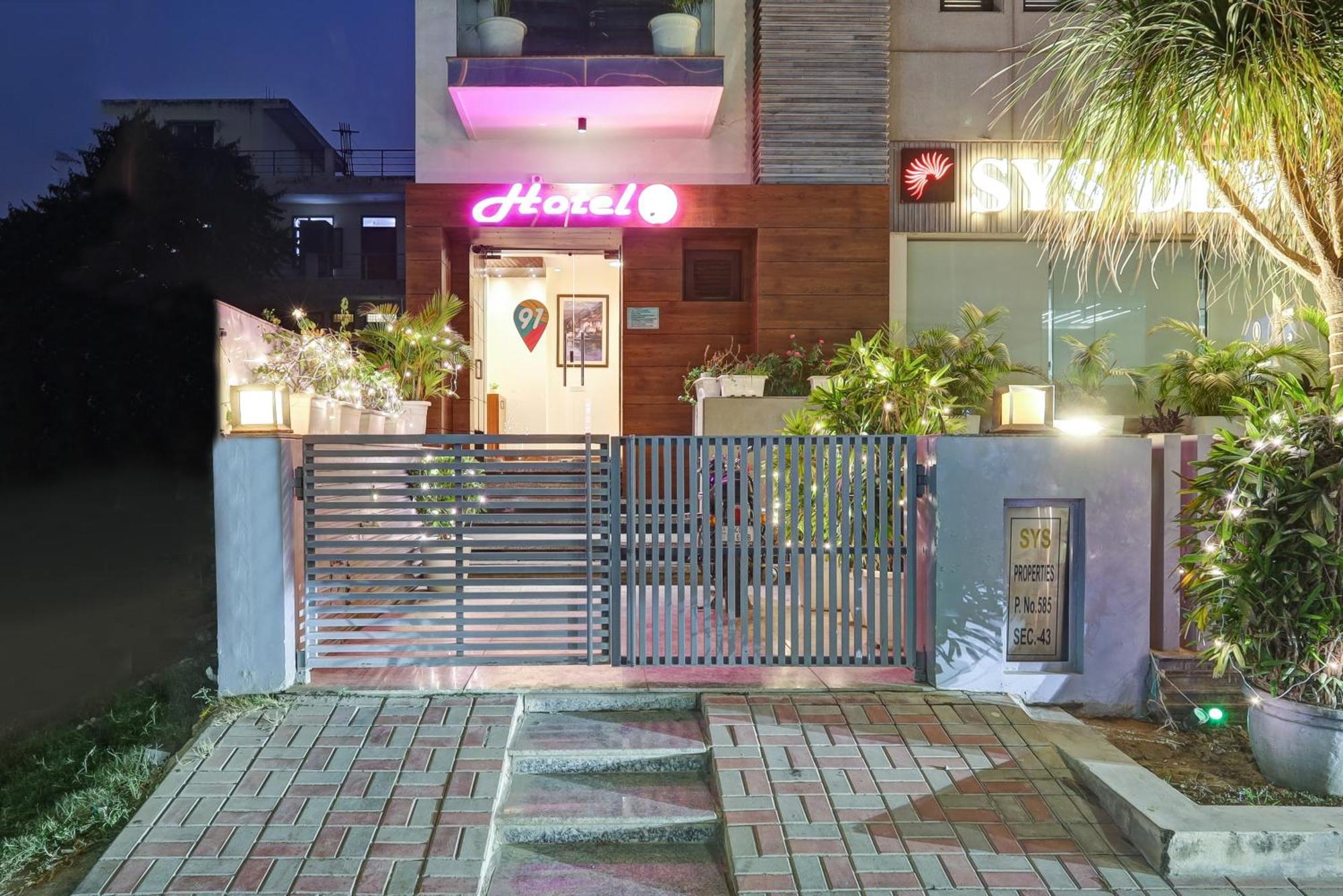 91 Golf Course Road 3*