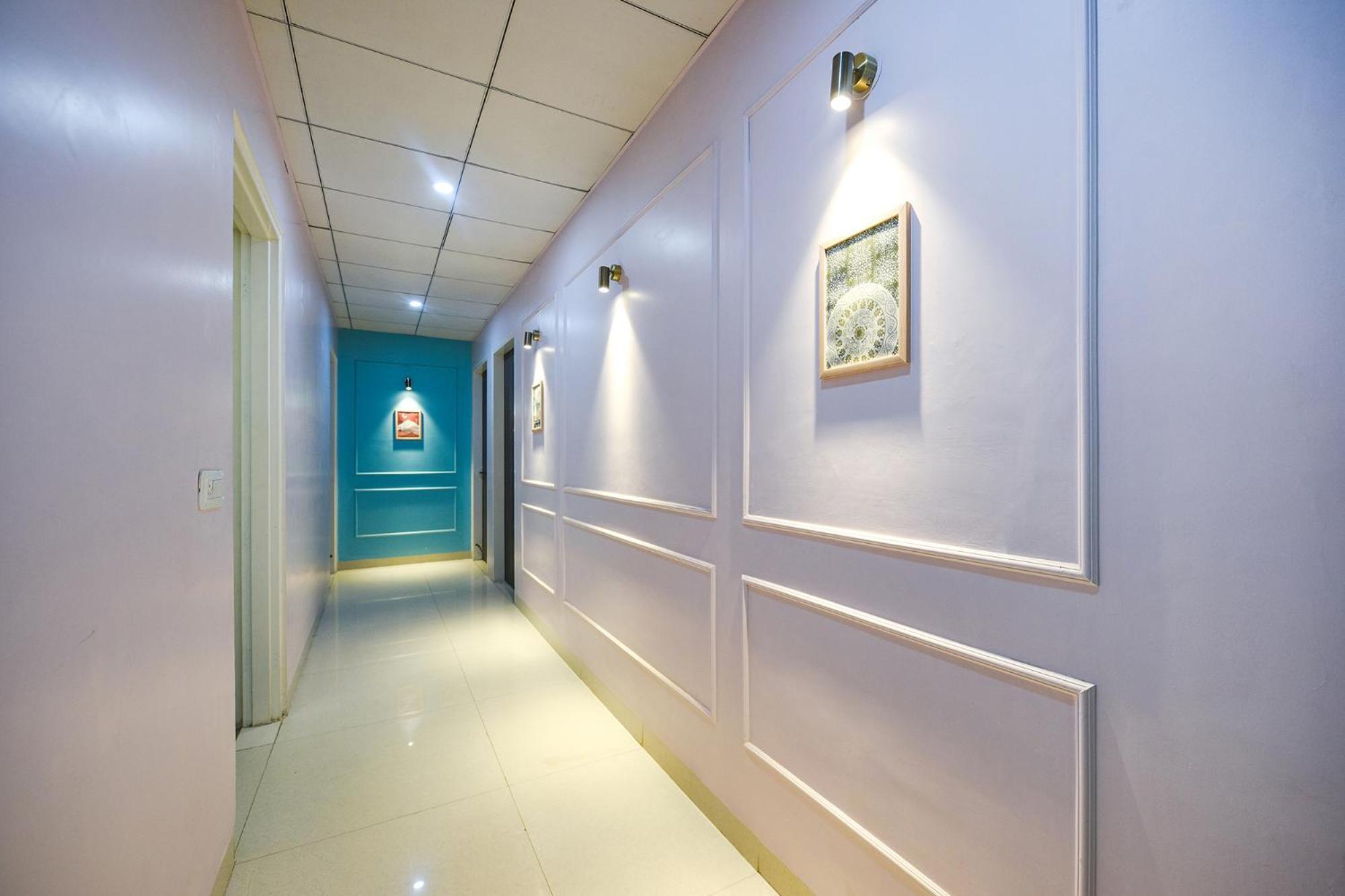 Hotel Fabhotel Alpha Gurgaon