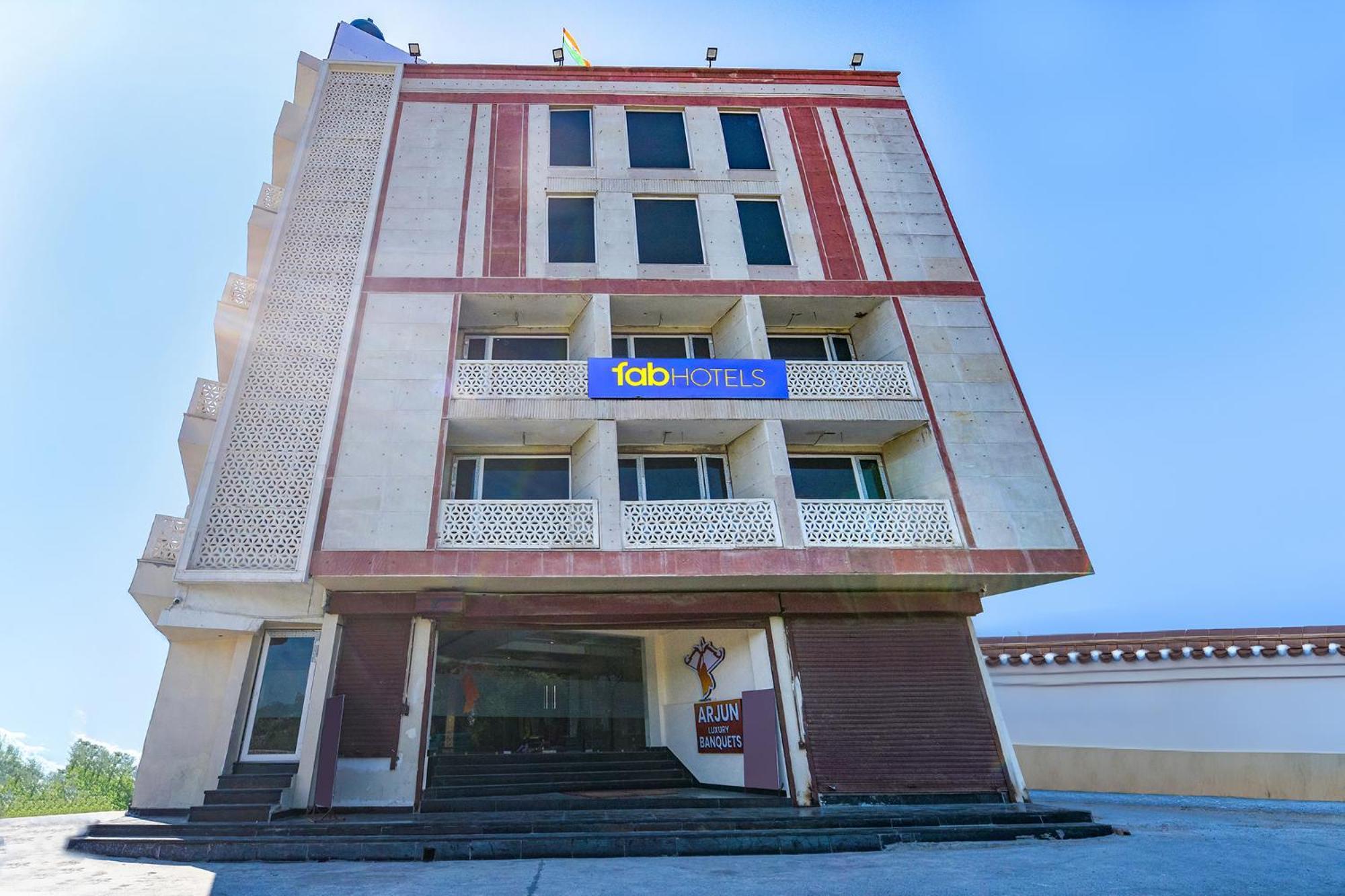Fabhotel Prime Arjun Luxury Near Yashobhoomi Gurgaon