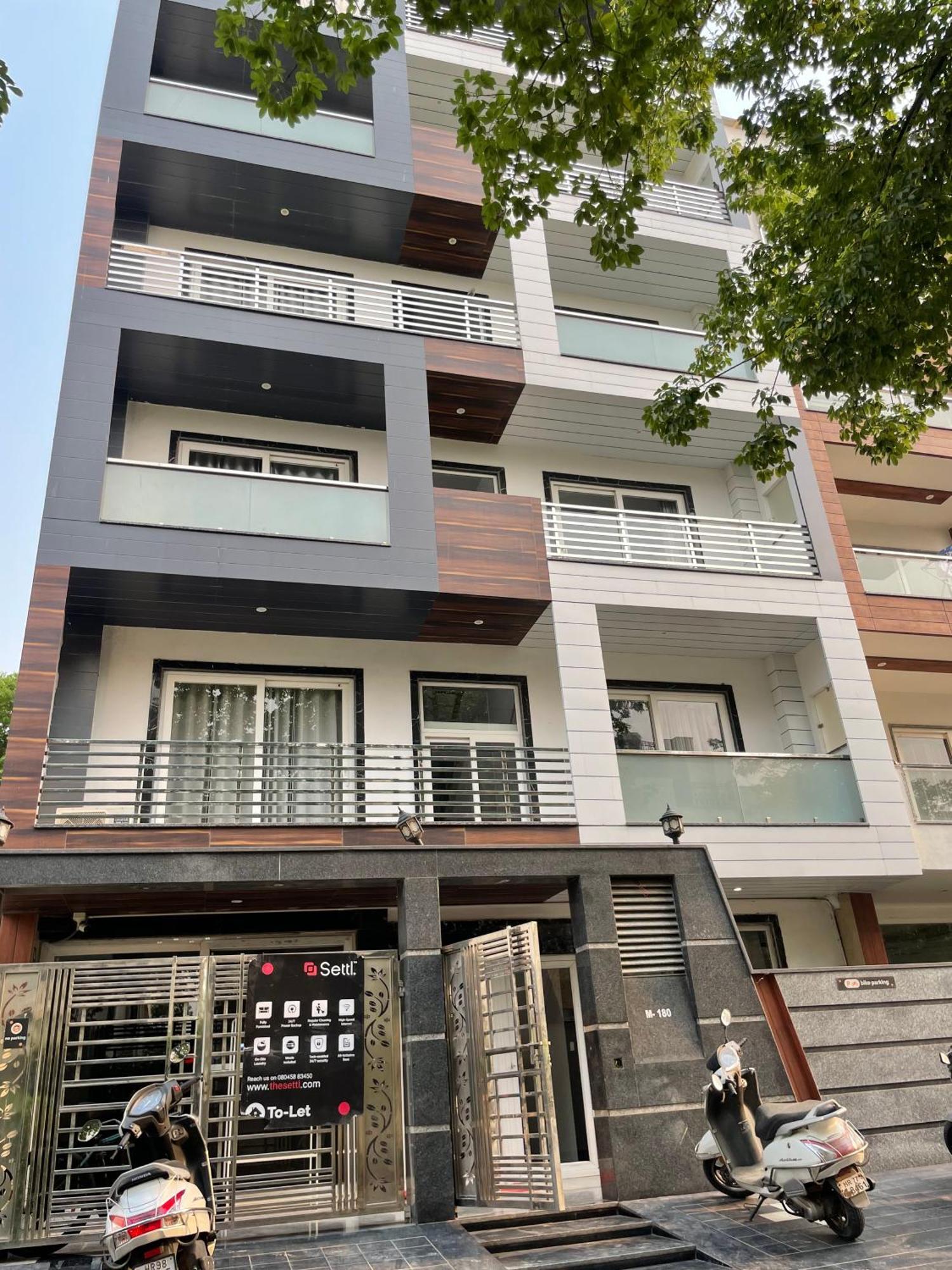 Apartment Living Homes Sagitta- Sector 51, Artemis Hospital, Near Unitech Cyber Park *