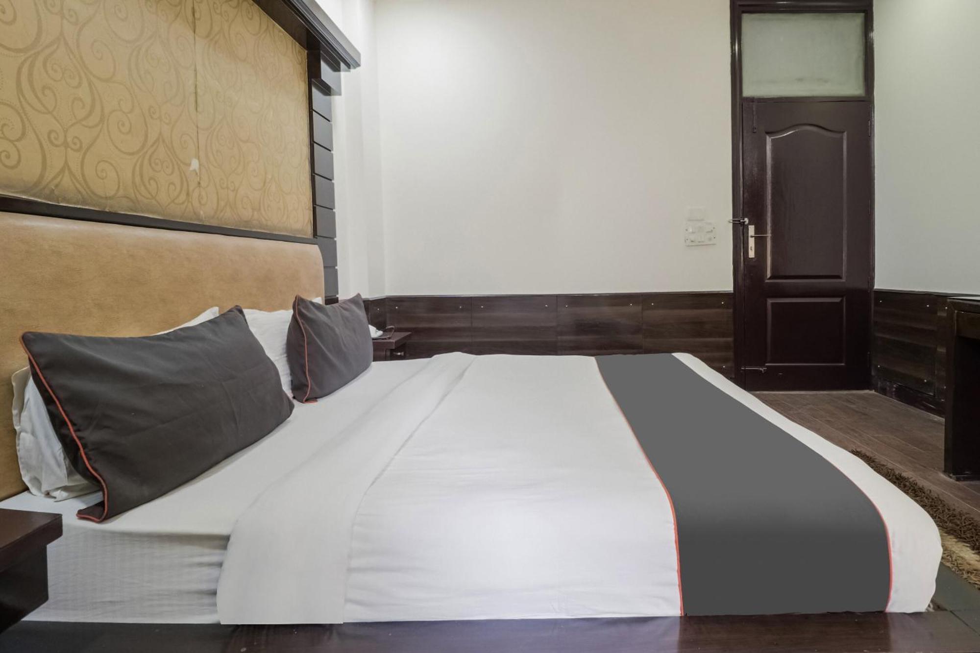 Hotel Collection O Radiant 4*