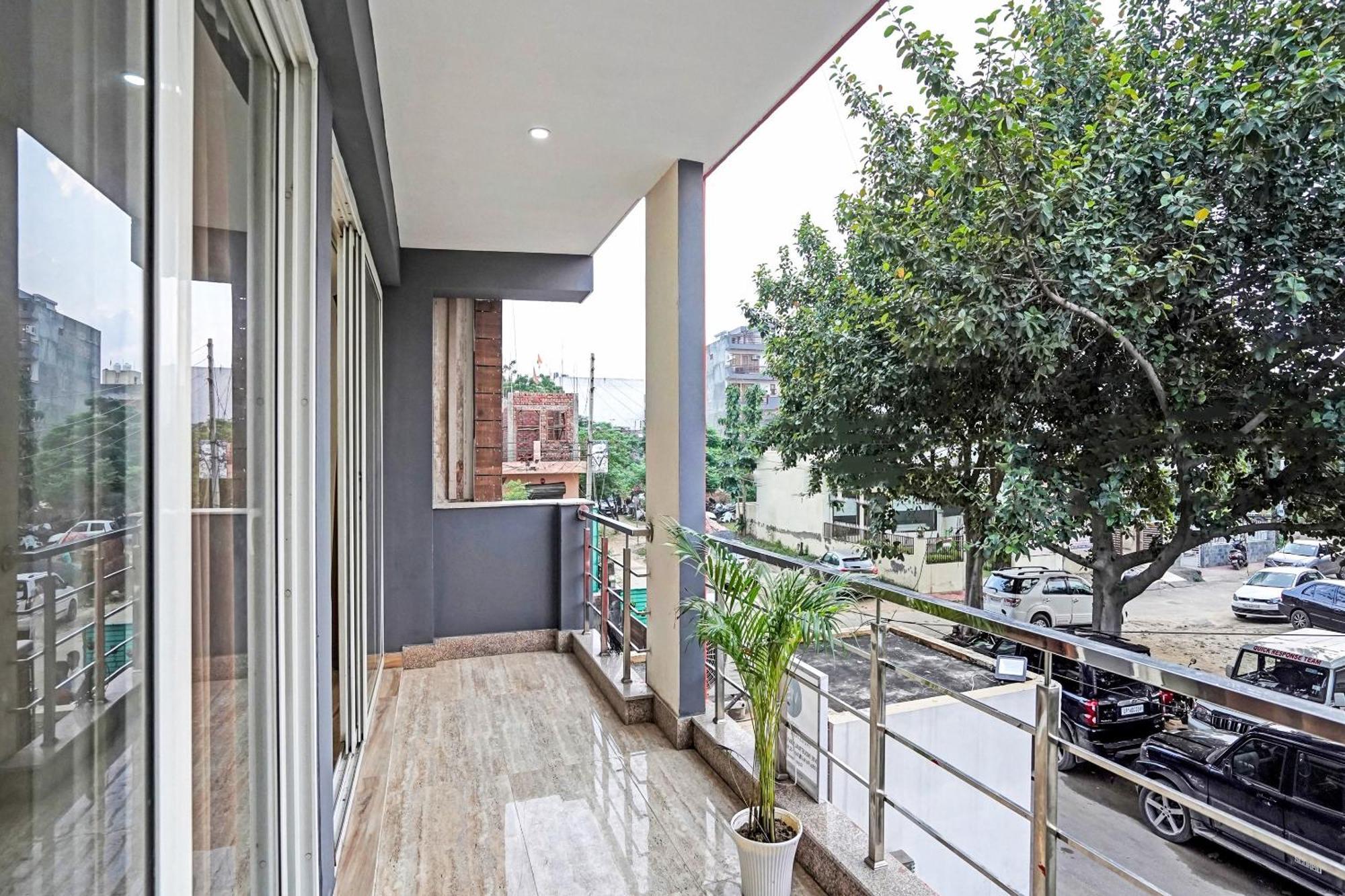 Townhouse 1135 Bellmore Hotel