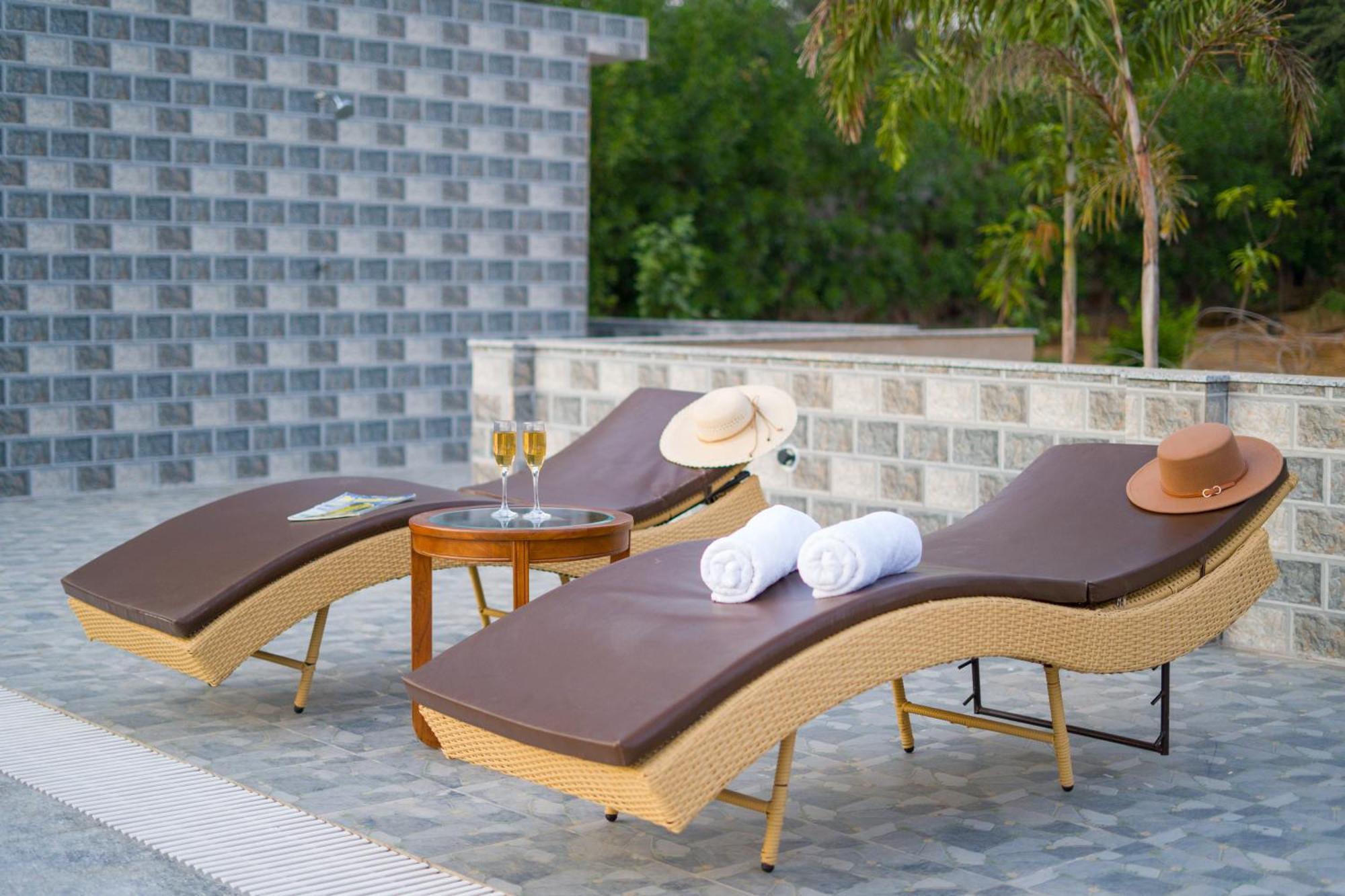 Elivaas 5 Bhk With Pvt Pool & Garden - Zenora Villa