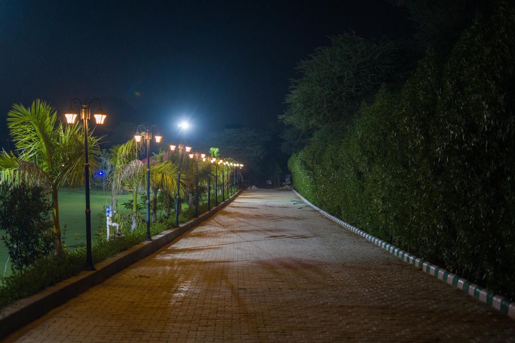 Elivaas 5 Bhk With Pvt Pool & Garden - Zenora Gurgaon