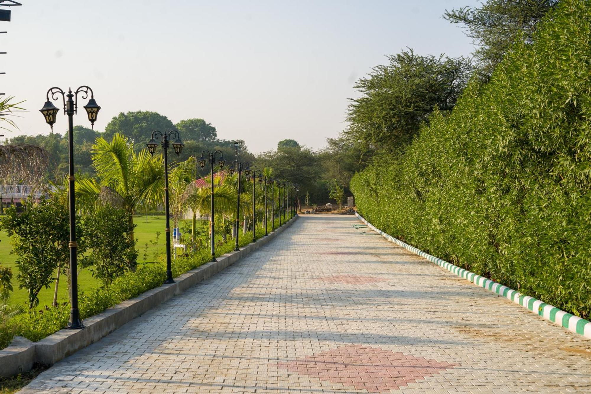 Villa Elivaas 5 Bhk With Pvt Pool & Garden - Zenora