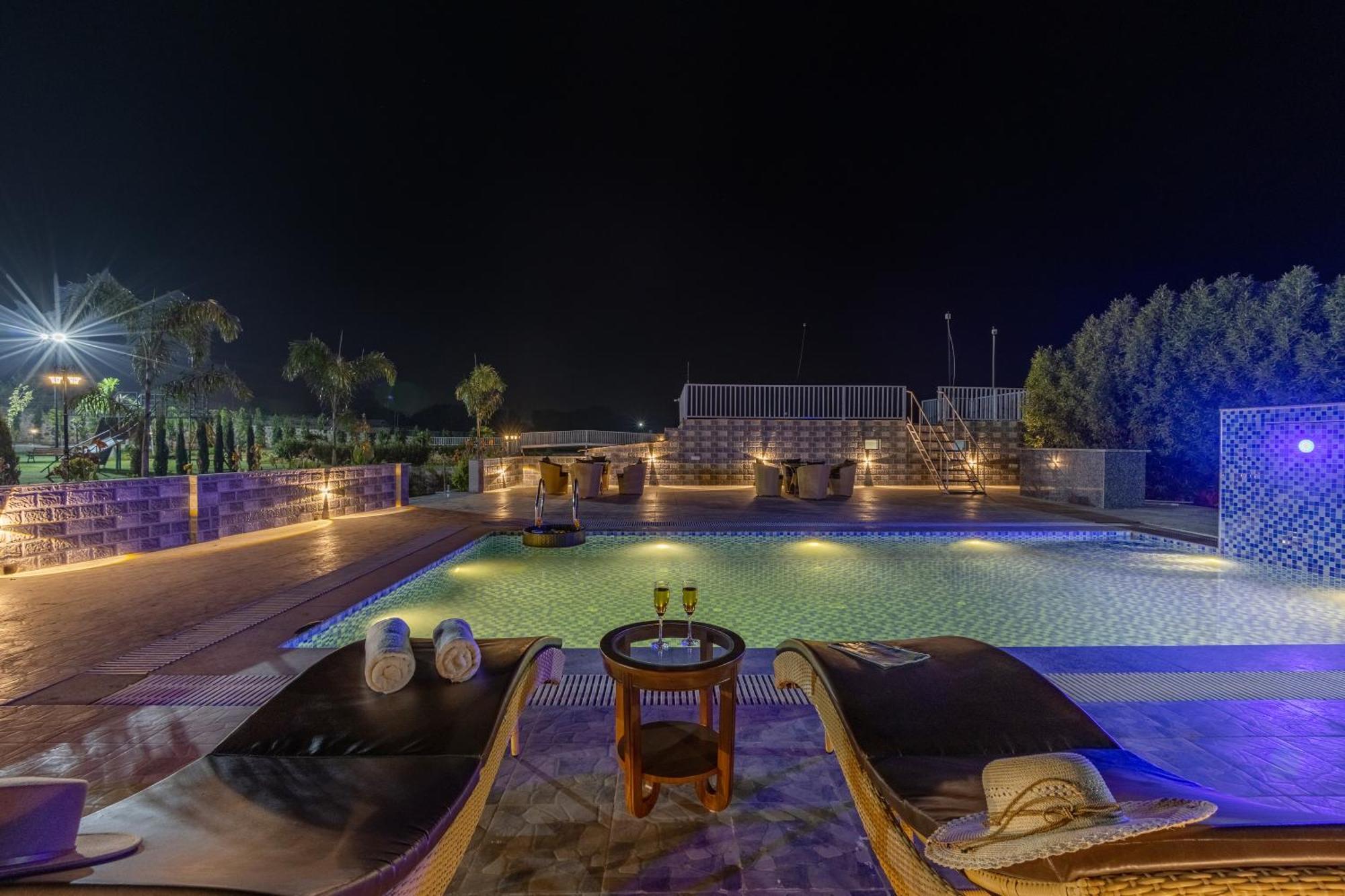Elivaas 5 Bhk With Pvt Pool & Garden - Zenora Villa *