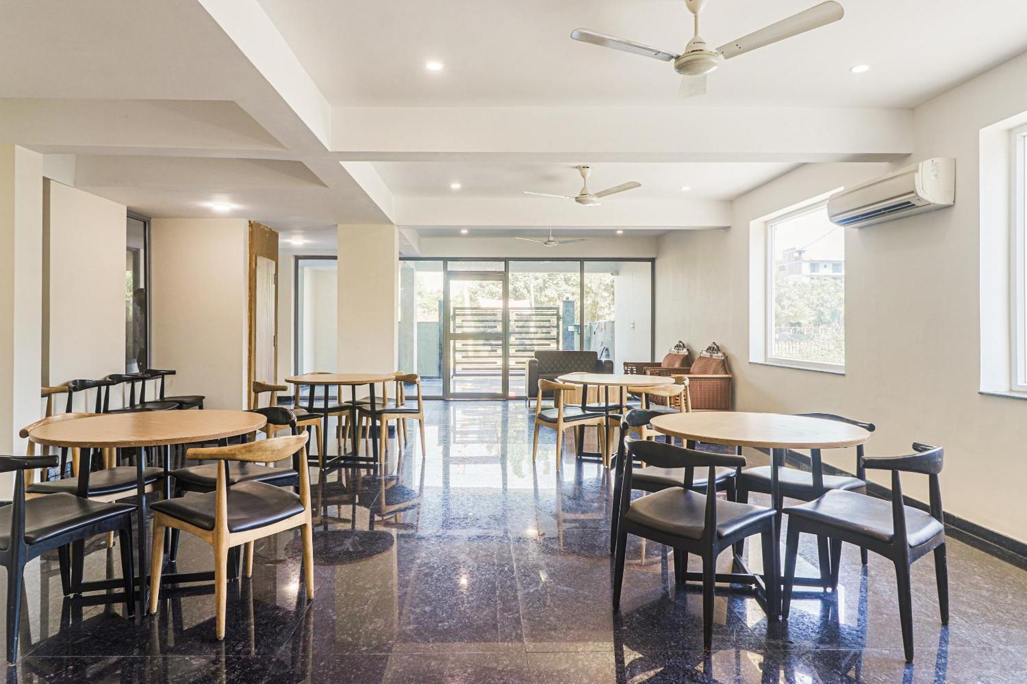 Townhouse Infinity Near Appu Ghar 3*