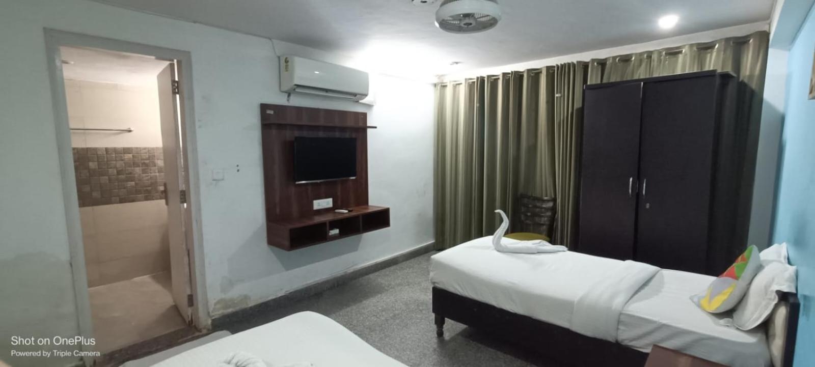 Nuab House - Near Fortis, Max, Medanta, Paras Hospitals And Huda Metro Hostel Gurgaon