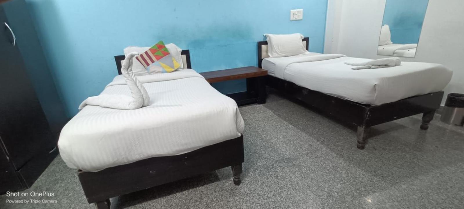Hostel Nuab House - Near Fortis, Max, Medanta, Paras Hospitals And Huda Metro Gurgaon