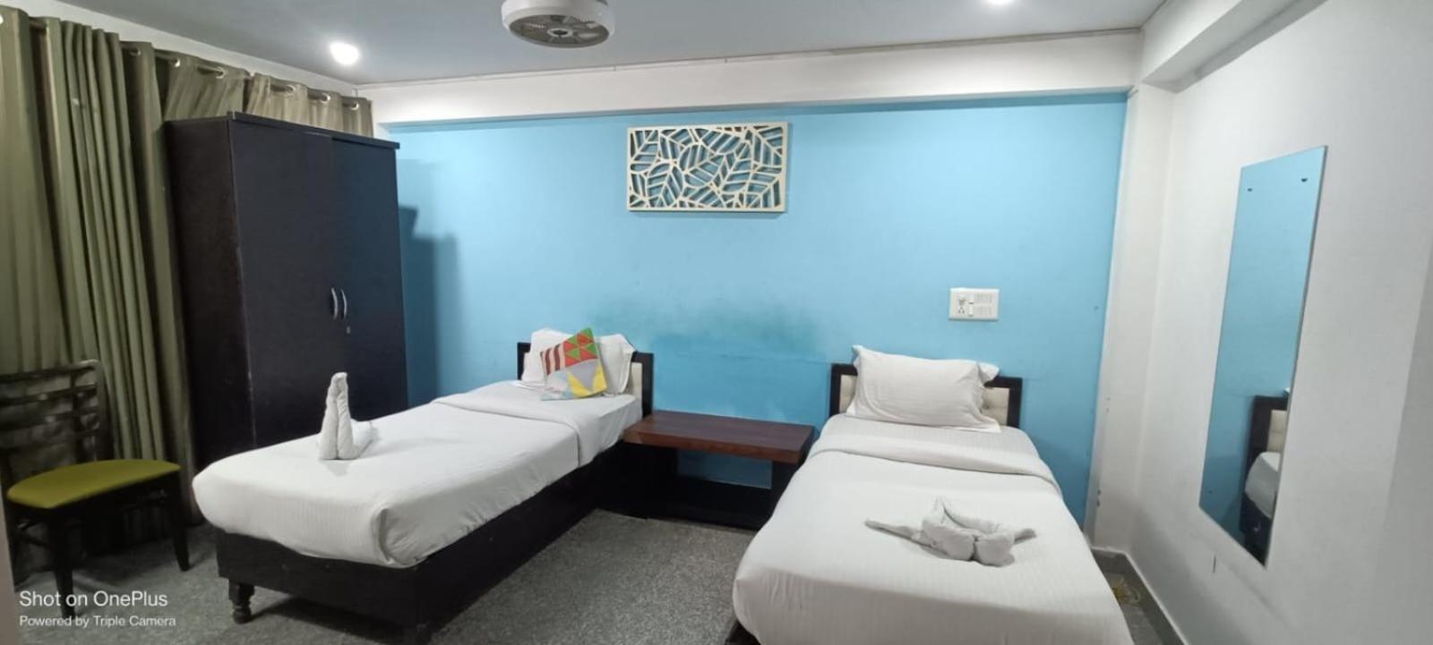 Nuab House - Near Fortis, Max, Medanta, Paras Hospitals And Huda Metro