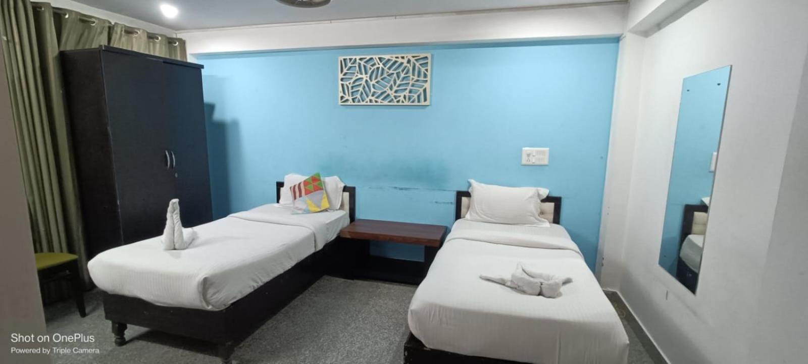 Nuab House - Near Fortis, Max, Medanta, Paras Hospitals And Huda Metro Hostel