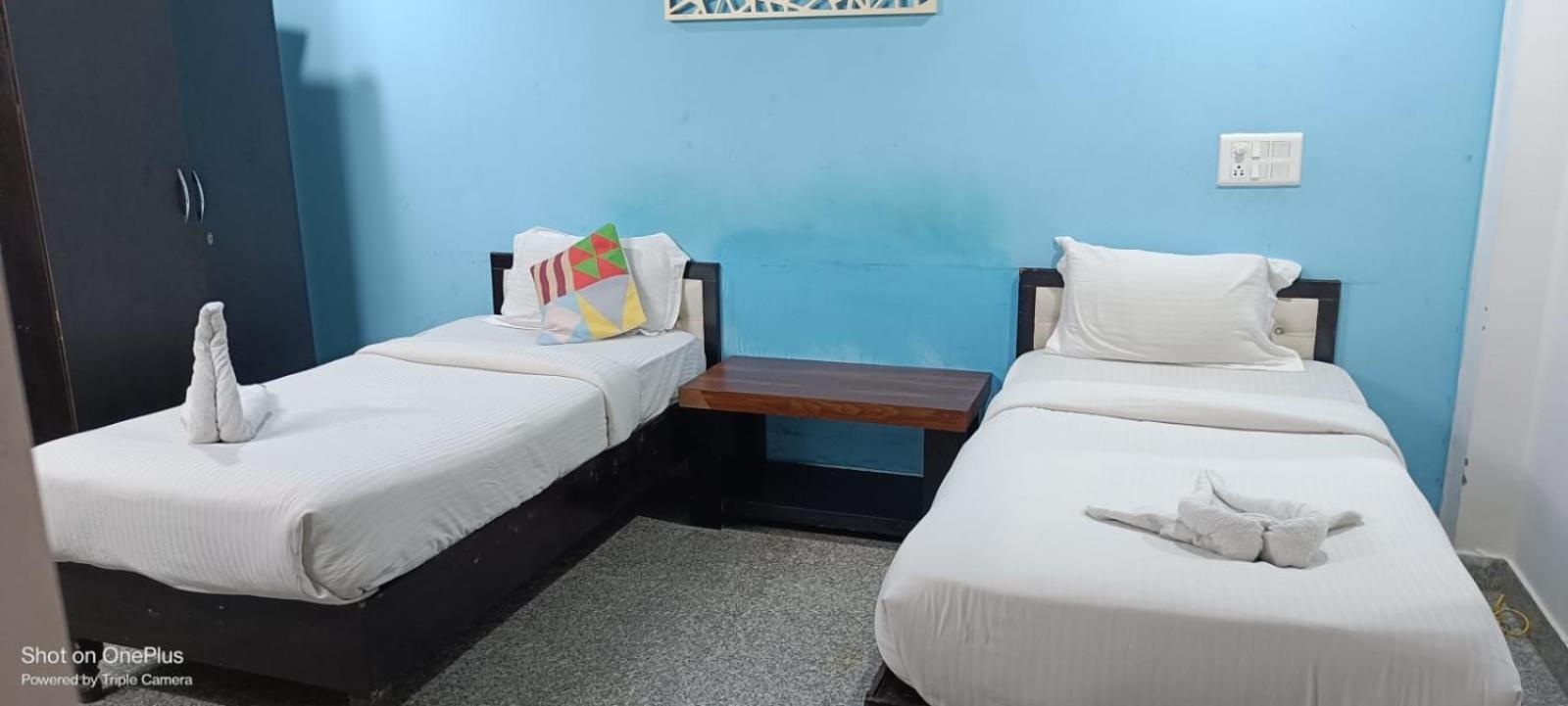 Hostel Nuab House - Near Fortis, Max, Medanta, Paras Hospitals And Huda Metro