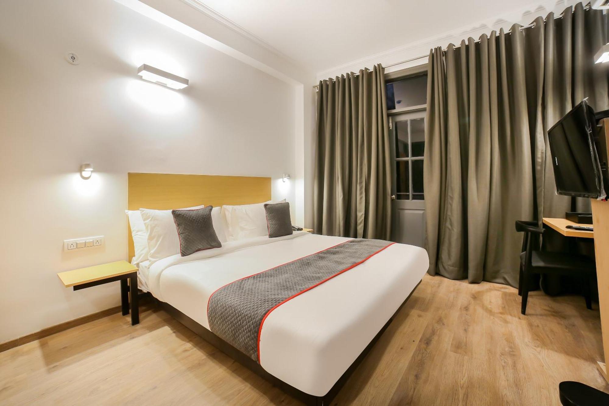 Townhouse 330 Dlf Phase-2 Near Leisure Valley Park 4* Gurgaon