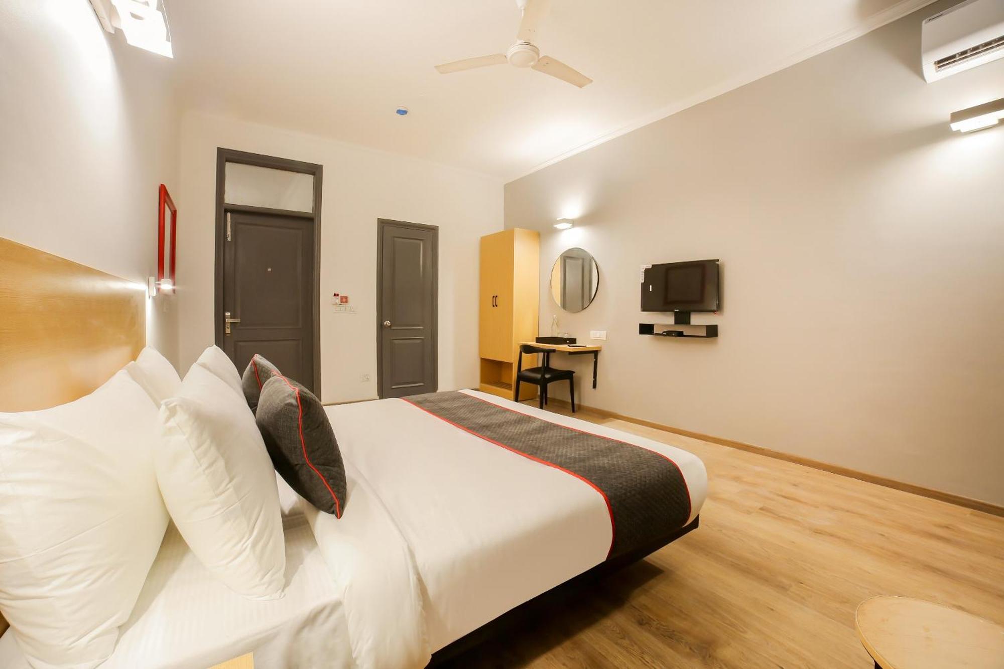 Townhouse 330 Dlf Phase-2 Near Leisure Valley Park Hotel 4*