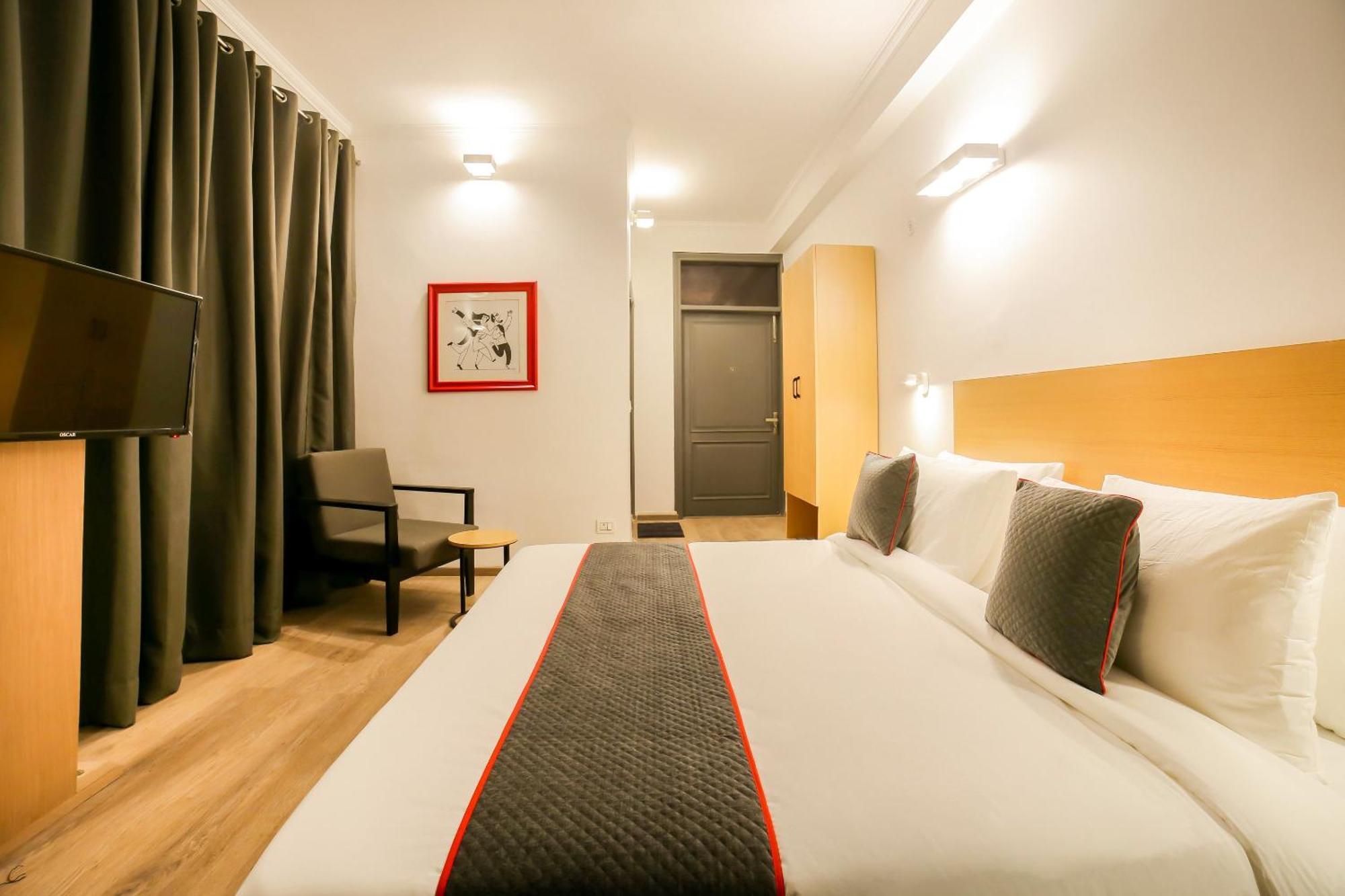 Hotel Townhouse 330 Dlf Phase-2 Near Leisure Valley Park Gurgaon