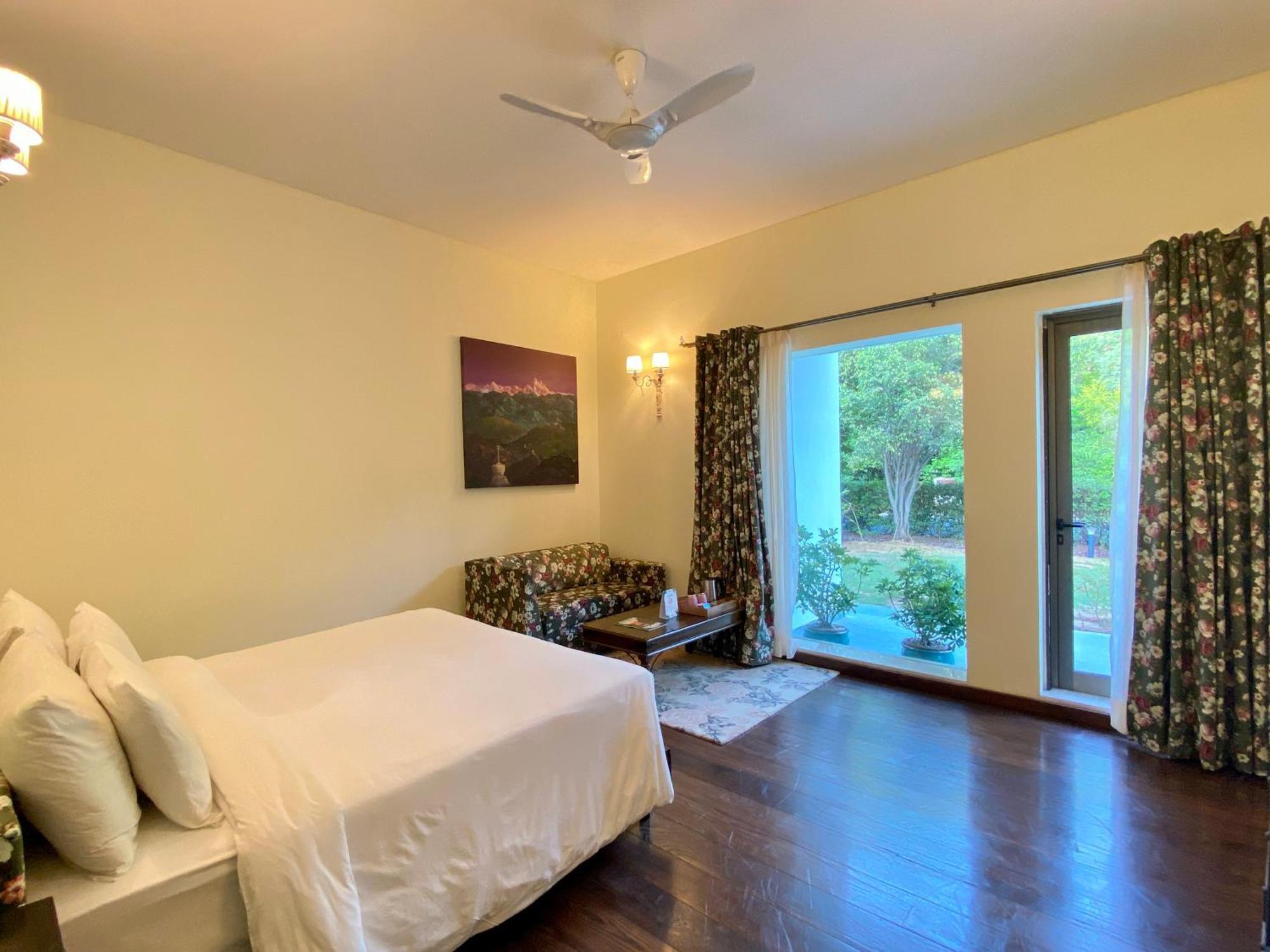 Karma Lakelands, Gurugram 4*