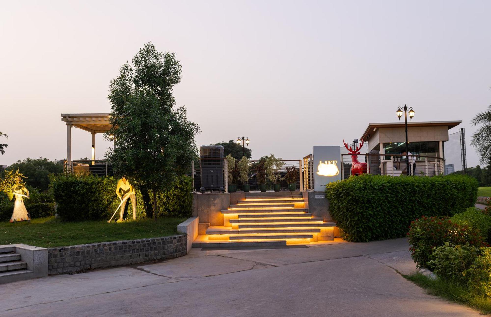 Resort Karma Lakelands, Gurugram 4*