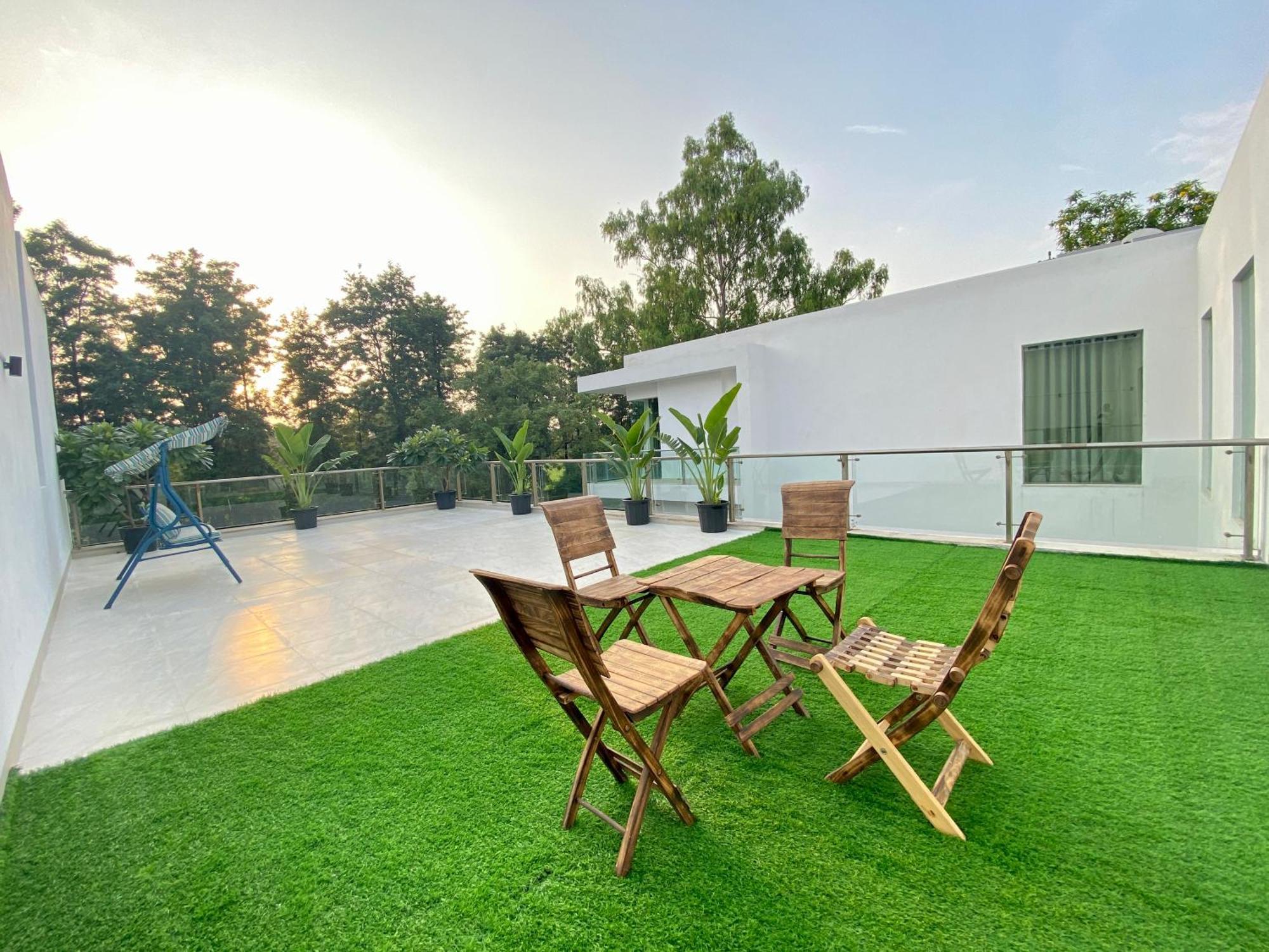 Resort Karma Lakelands, Gurugram 4*