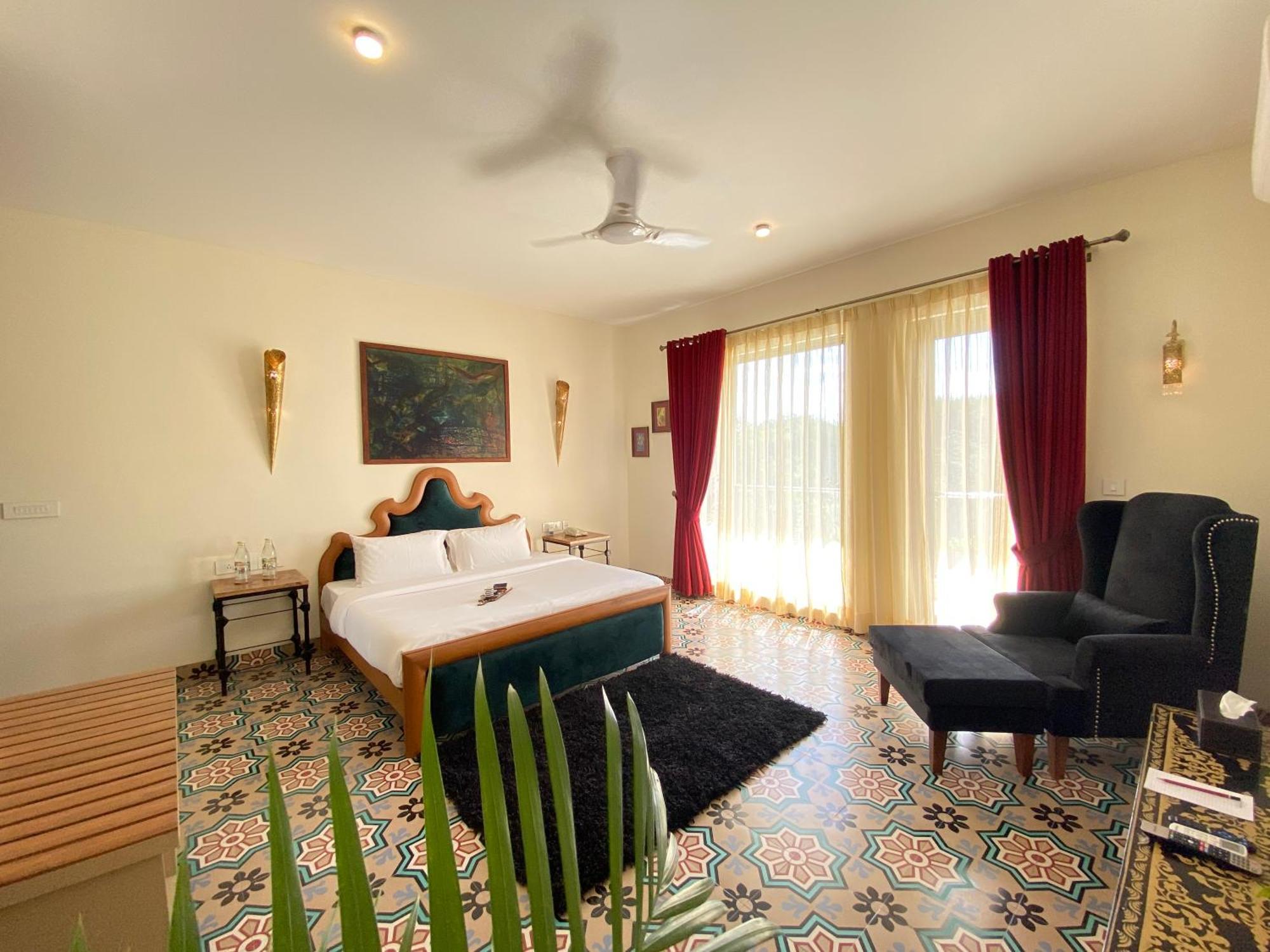 Resort Karma Lakelands, Gurugram 4*