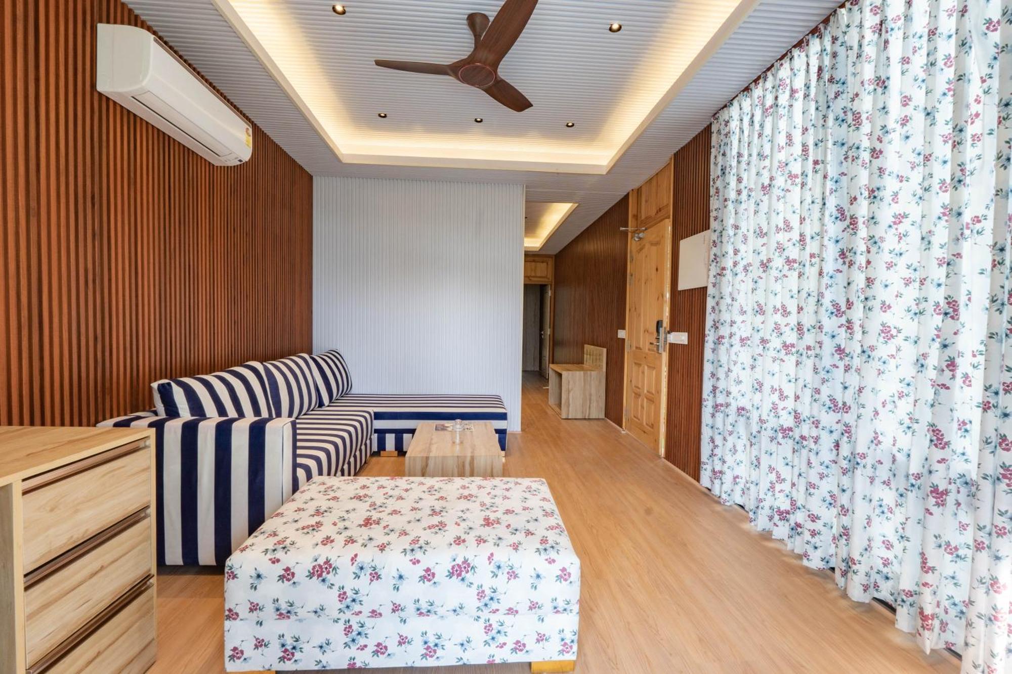 Resort Karma Lakelands, Gurugram 4*