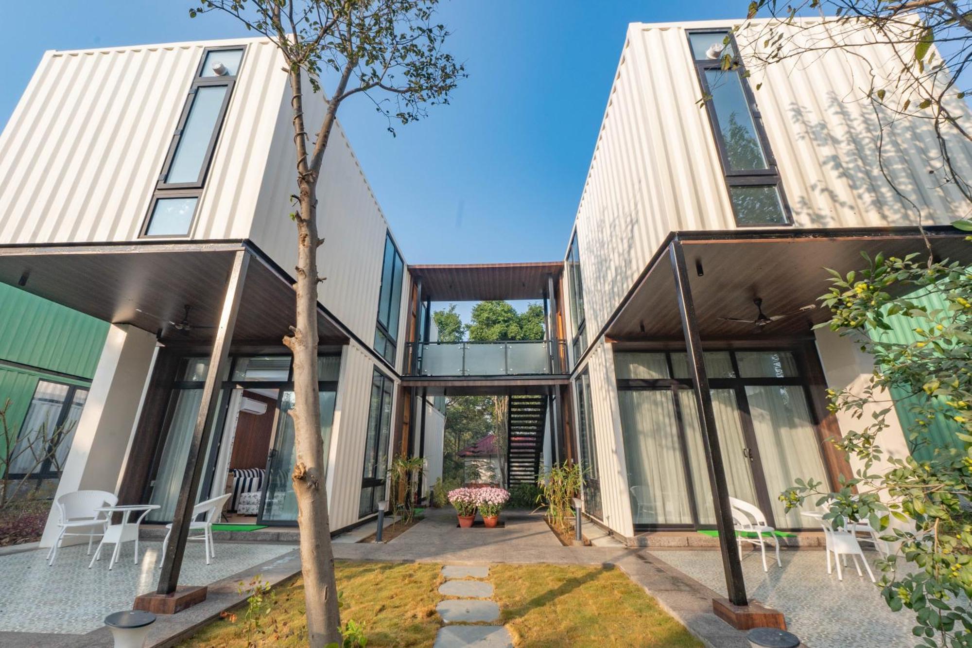 Karma Lakelands, Gurugram 4*