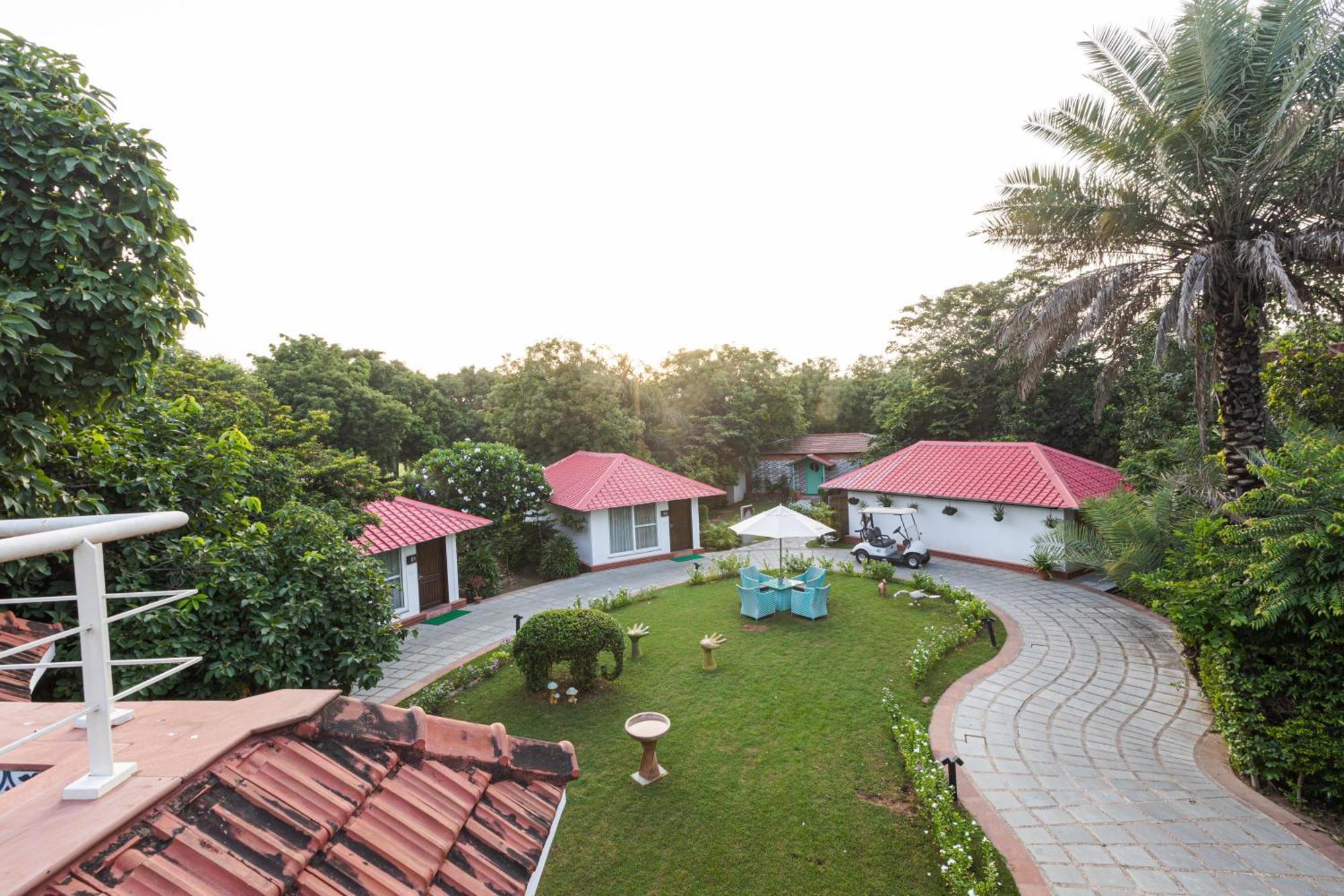 Resort Karma Lakelands, Gurugram 4*