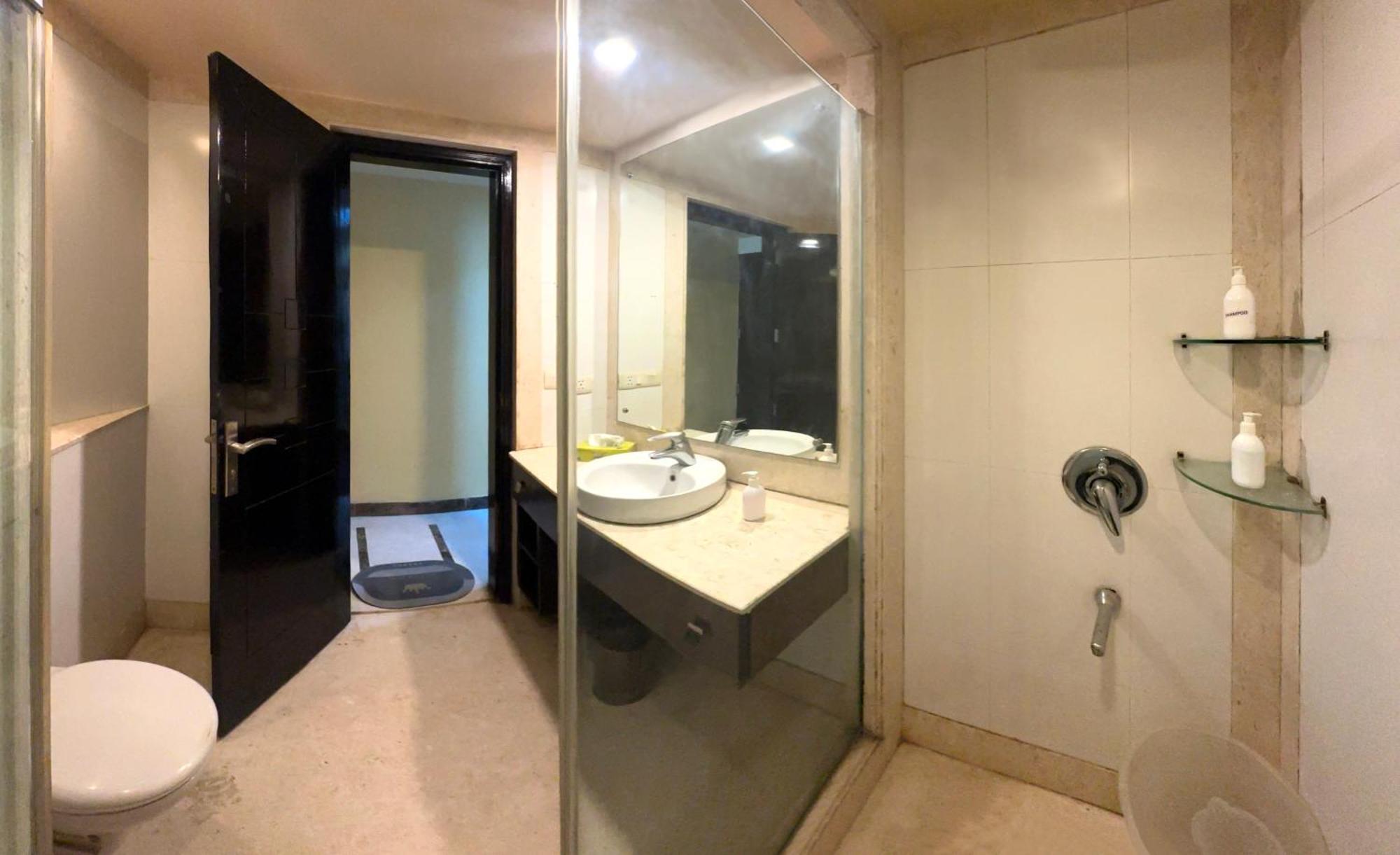Hotel Posh - Golf Course Road Gurgaon