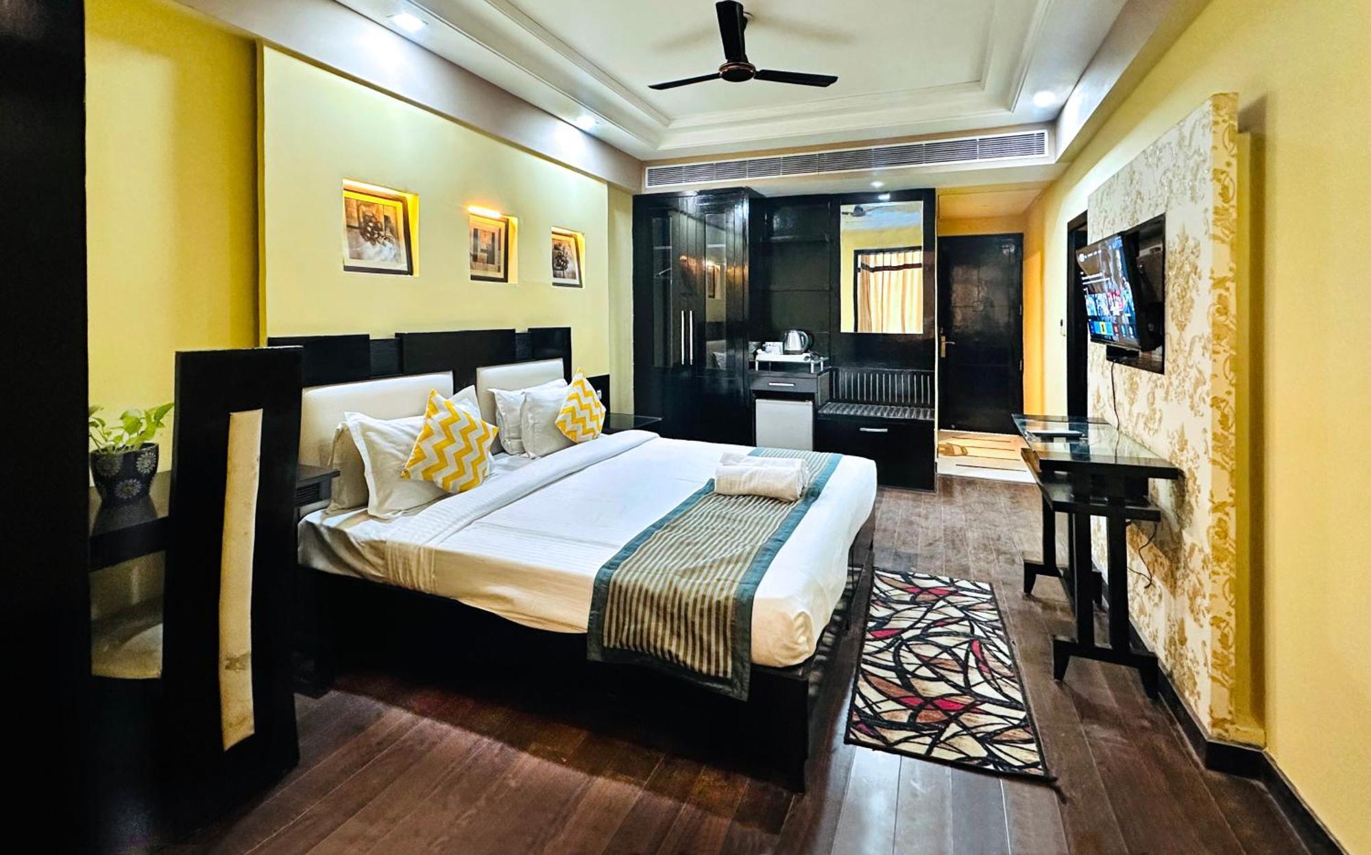 Posh - Golf Course Road 4*