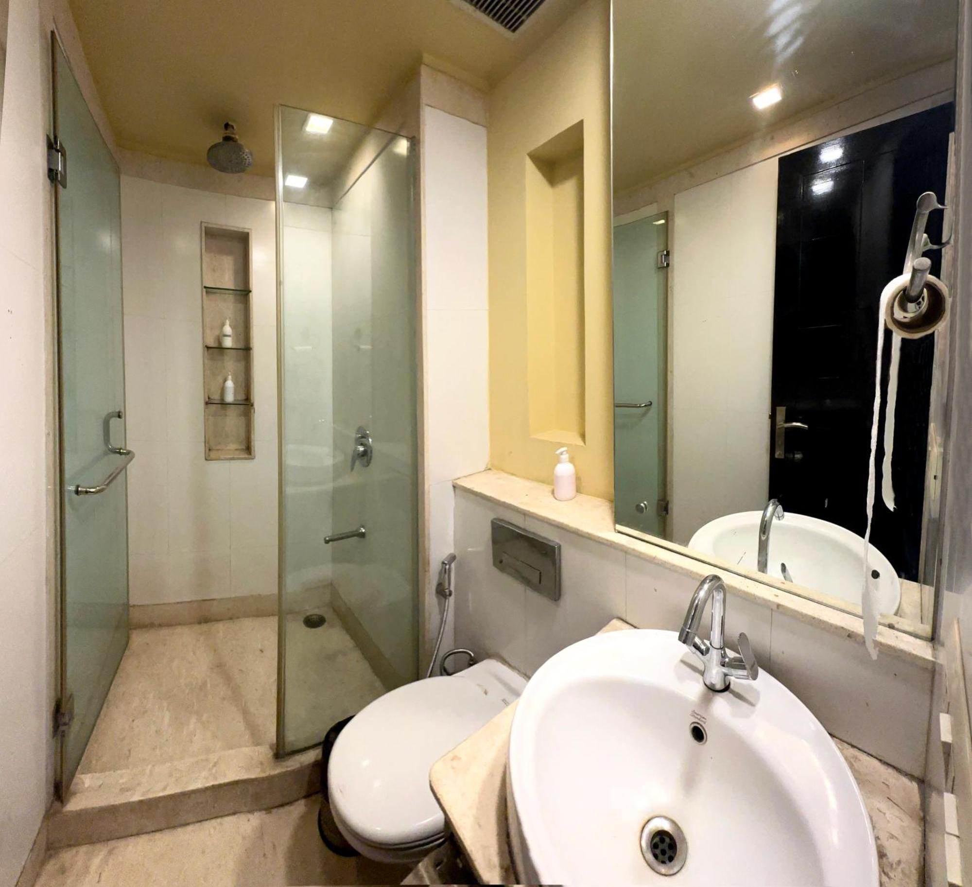 Hotel Posh - Golf Course Road