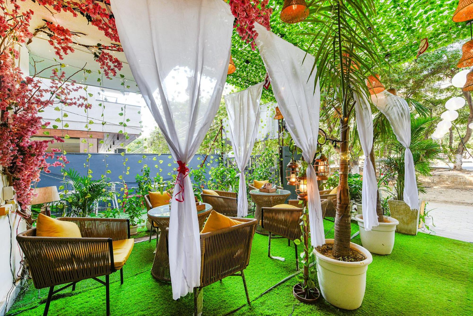 Hotel Fabhotel Old Meple Leaf Gurgaon