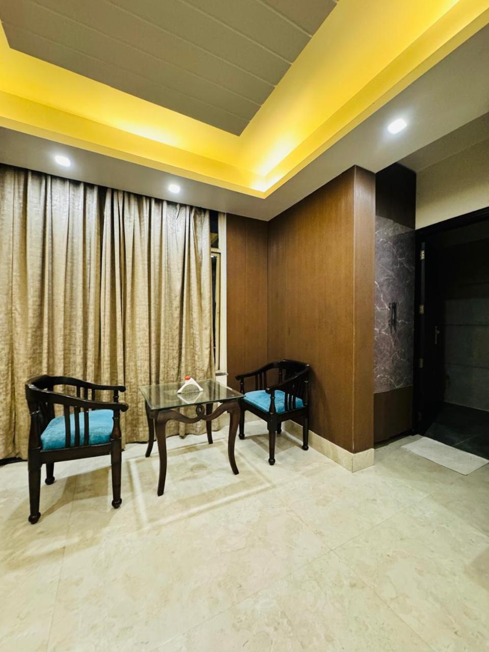 Hotel Dayal Regency, Shushant Lok Sector 29, Near Fortis Hospital 3*