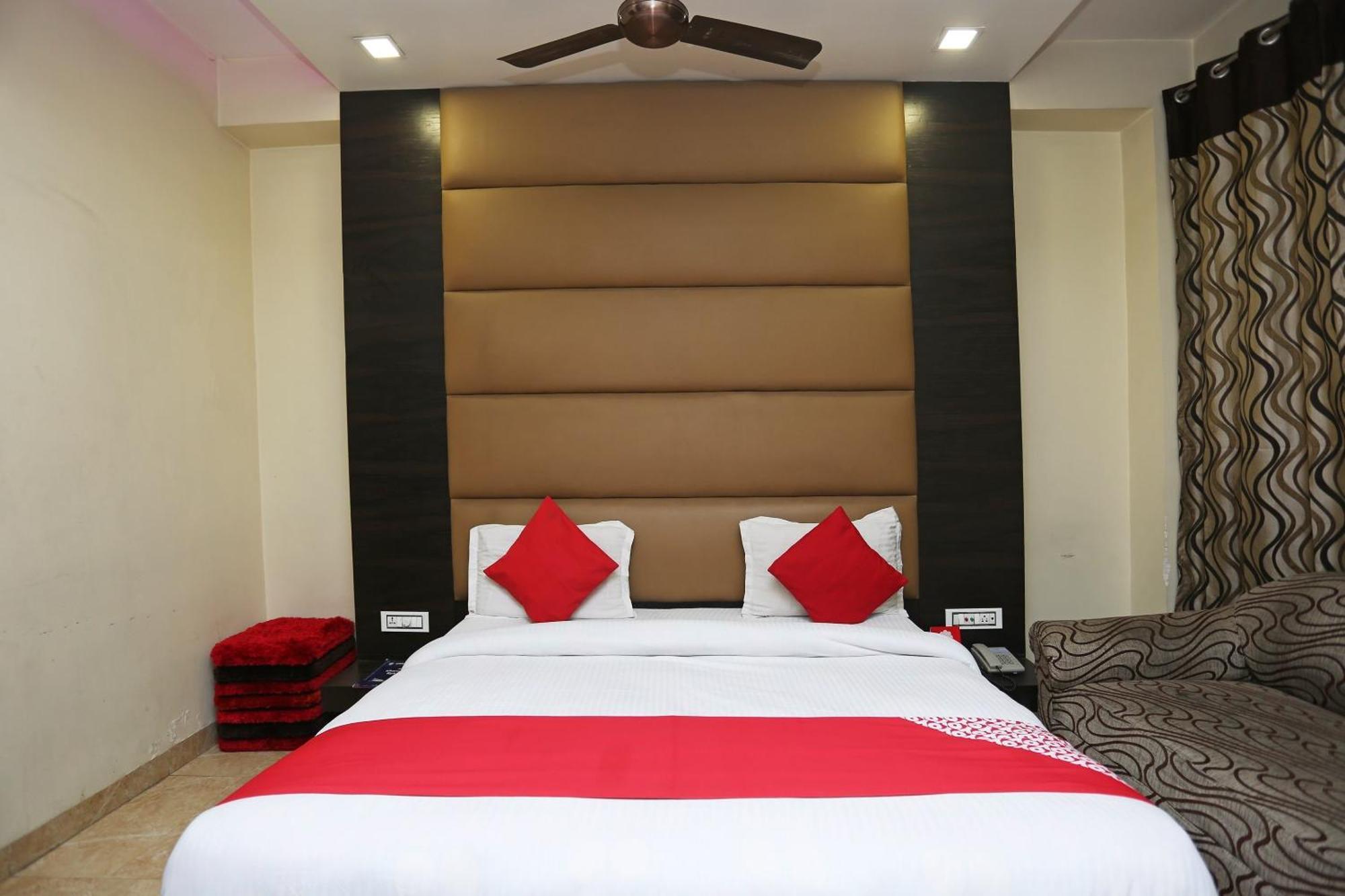 Hotel O Samrat