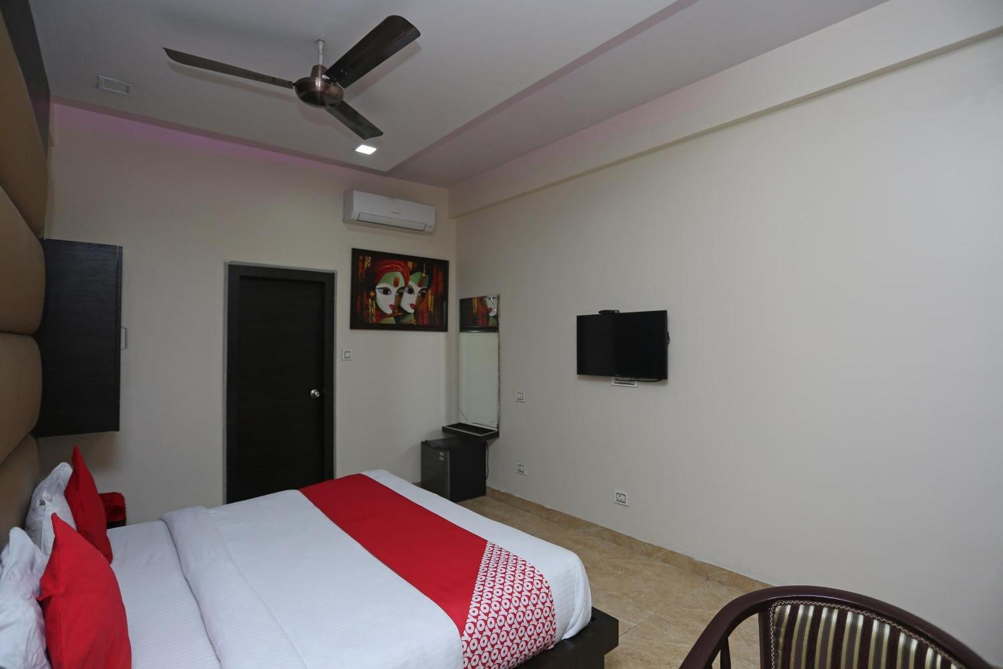 Hotel O Samrat