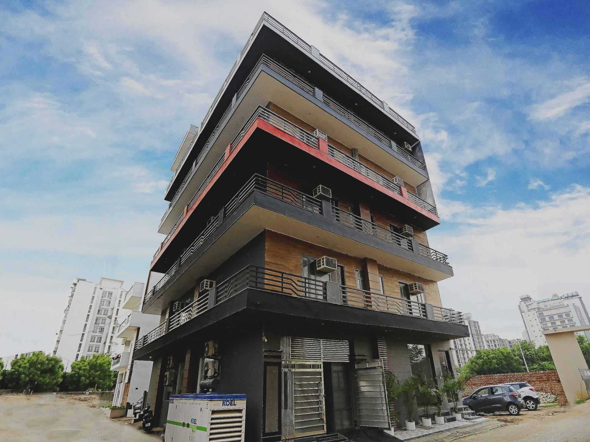 Hotel Super Townhouse Cloud Bay, Near Genpact, Sector-69,