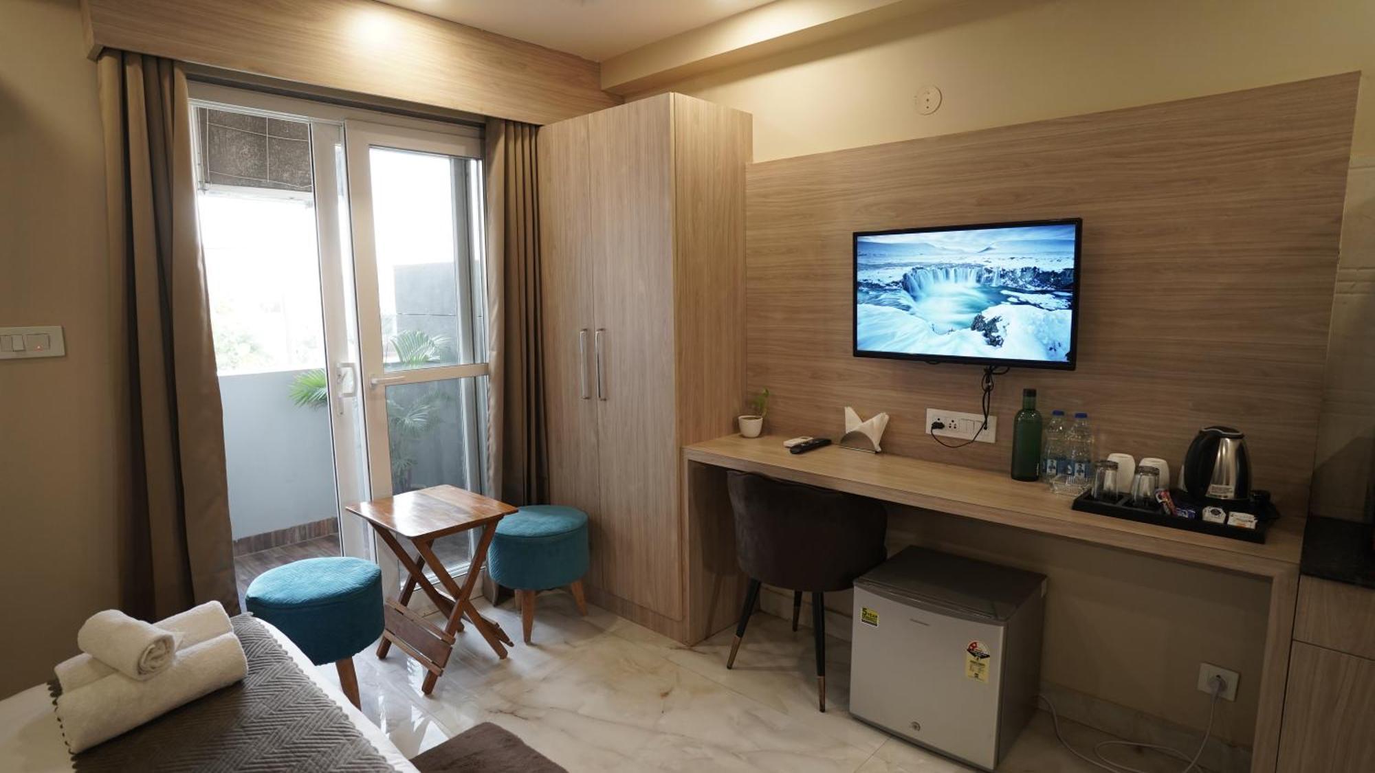 Apartment The Paras Serviced *