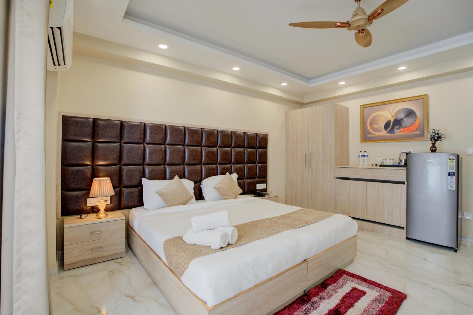 The Paras Serviced Apartment *