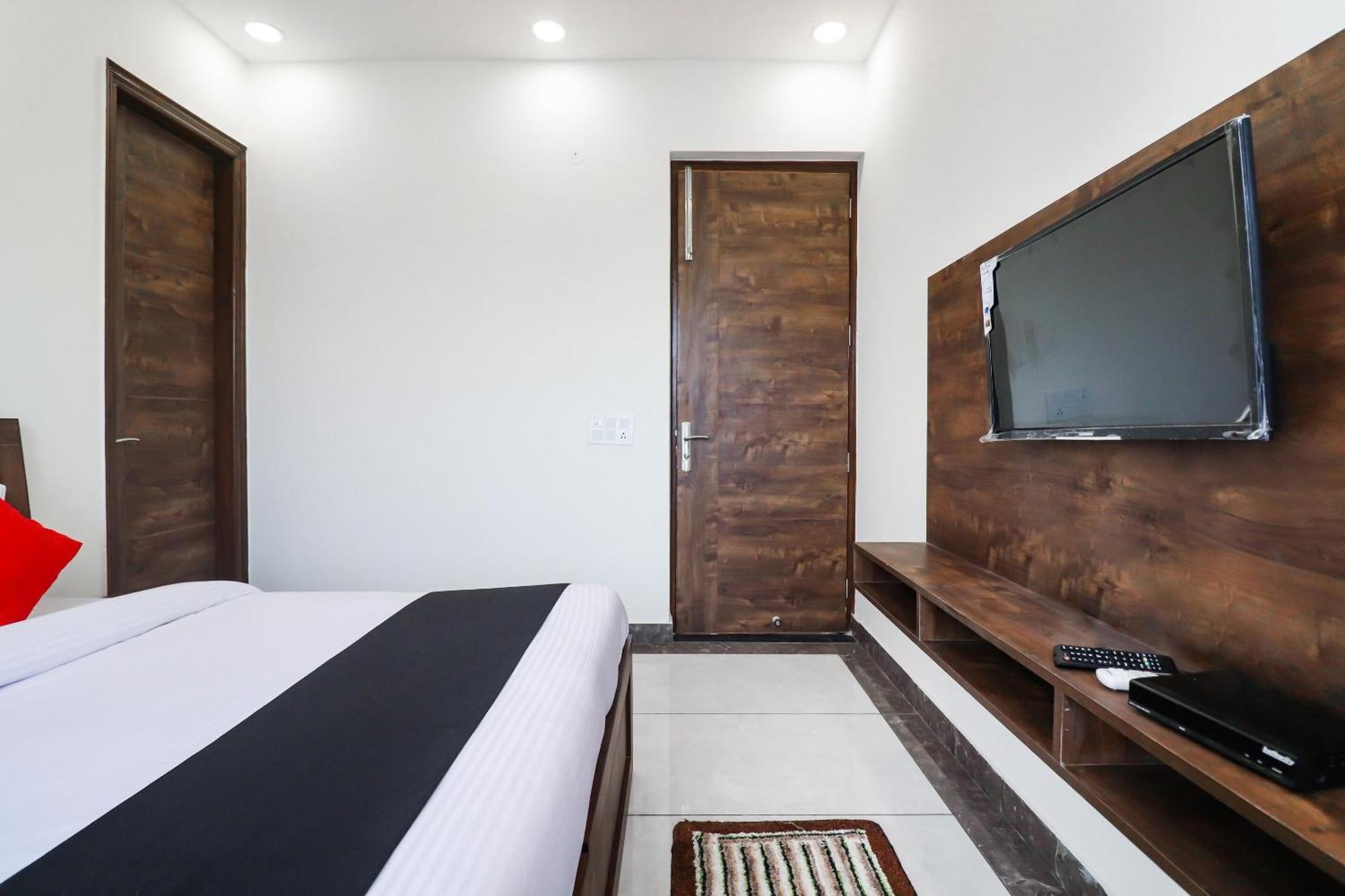 Collection O Leaf Residency Hotel