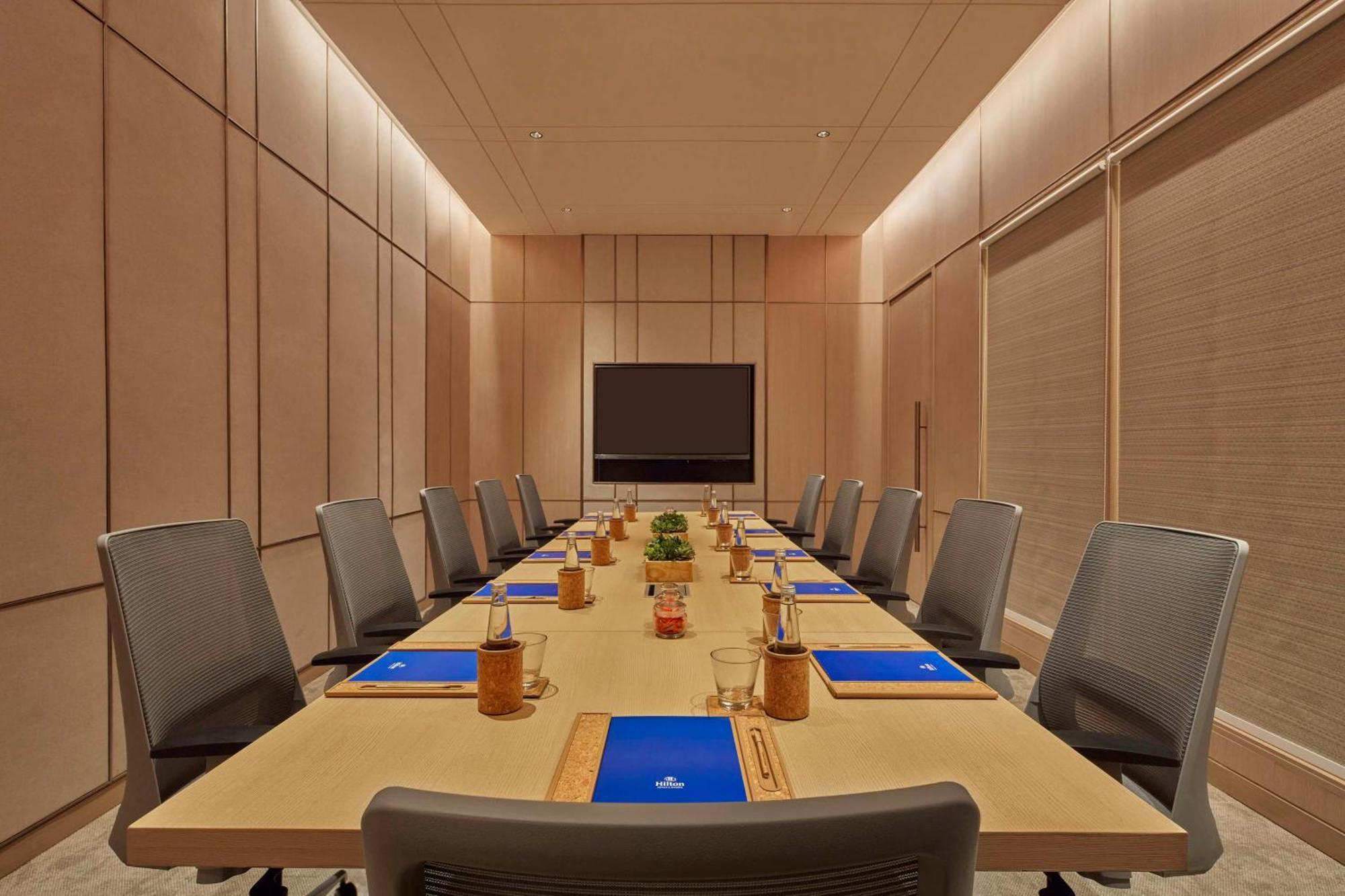 Hilton Gurugram Baani Centre 5*