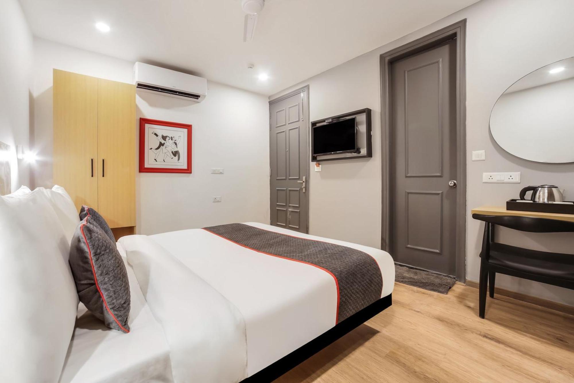 Super Townhouse 158 Near Netaji Subhash Marg Near Appu Ghar Hotel 4*