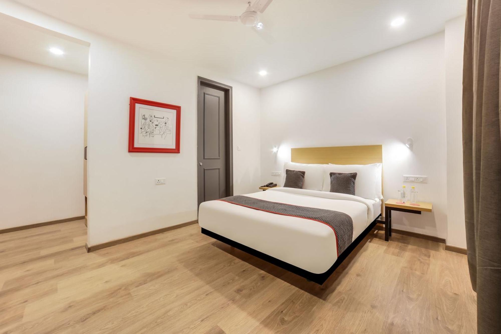 Super Townhouse 158 Near Netaji Subhash Marg Near Appu Ghar Hotel 4*