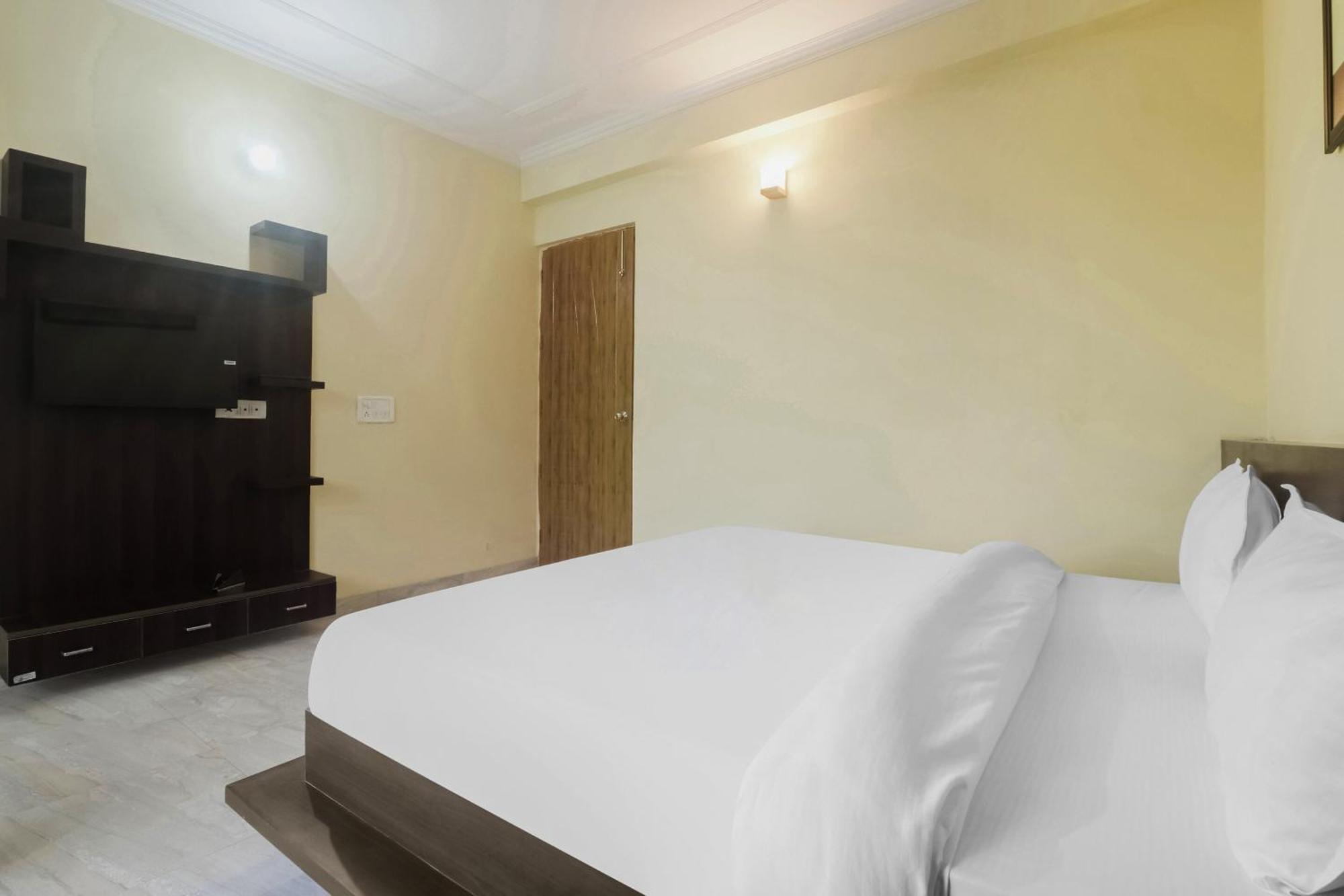 Hotel Collection O Majestic Gurgaon