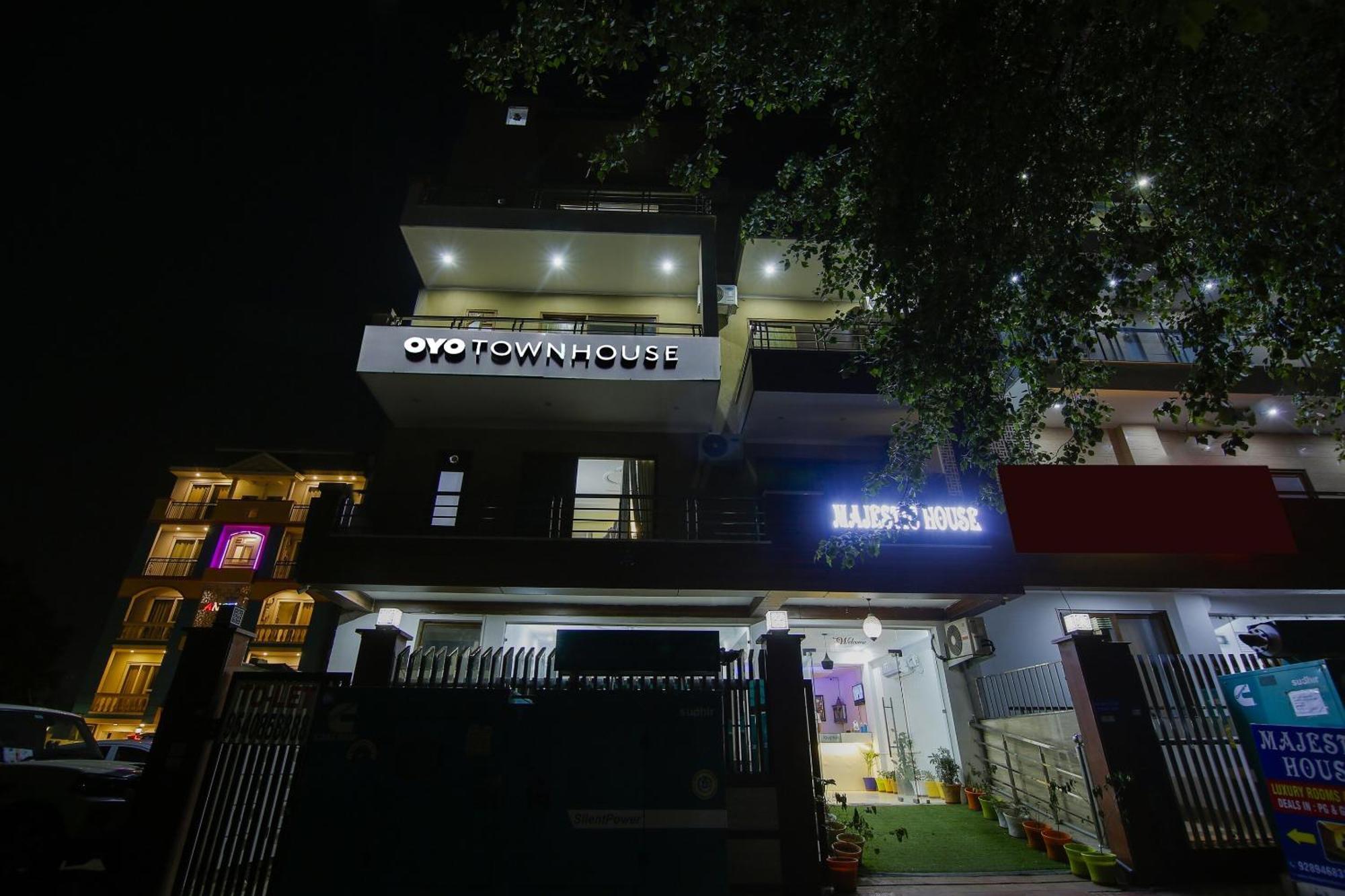 Collection O Majestic Gurgaon