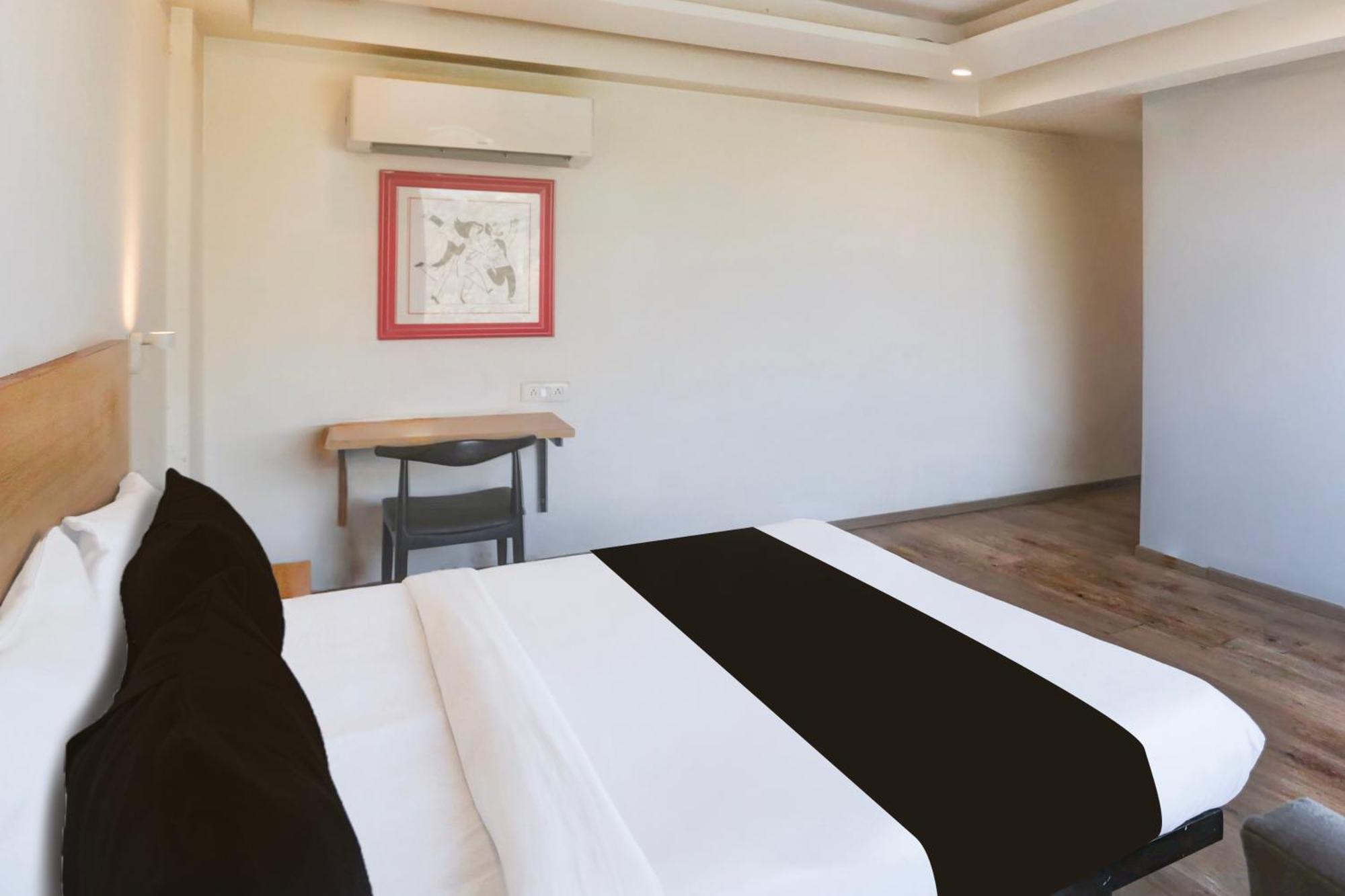 Hotel Townhouse Sector 57 Near Hong Kong Bazaar