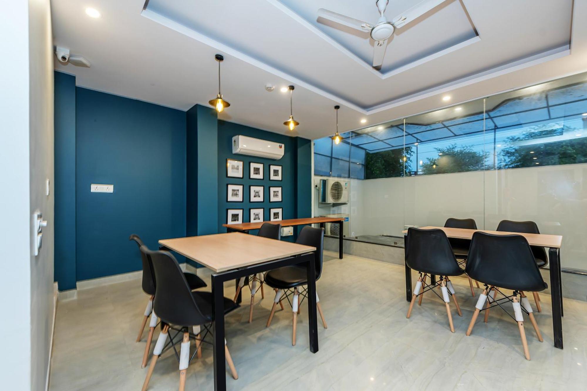 Hotel O Earth Near Bestech Central Square Mall Gurgaon